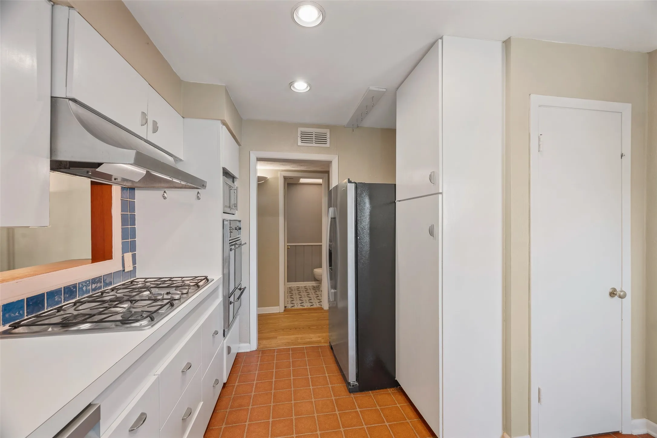 Single Family Residence For Rent in Dallas County , 7735 Deer Trail Drive, Dallas, Texas 75238, 3 Bedroom, 3 Bathroom, 1 Garage spaces, 1,794 Sqft, built in 1958, mls#21404176, Real Estate Agent in Dallas, Homes For Rent in Dallas county, Homes For Rent in Dallas, Realtor in Dallas Texas, Real Estate Brokerage Independent Realty Texas, Luminita Cordes Realtor