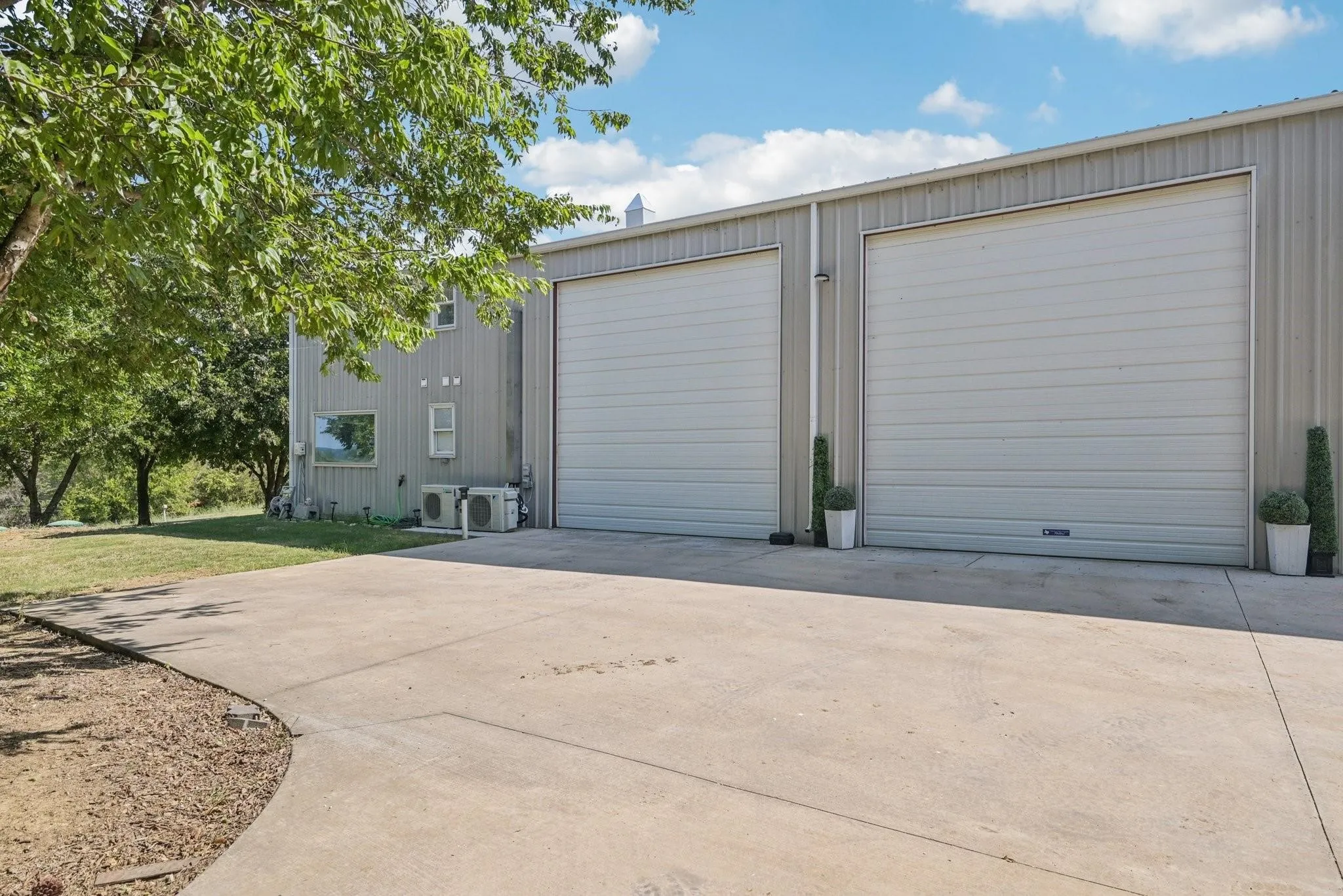 Farm For Sale in Cooke County , 169 Chisam Road, Valley View, Texas 76272, 3 Bedroom, 3 Bathroom, 6 Garage spaces, 2,083 Sqft, built in 2019, mls#21404205, Real Estate Agent in Valley View, Homes For Sale in Cooke county, Homes For Sale in Valley View, Realtor in Valley View Texas, Real Estate Brokerage Independent Realty Texas, Luminita Cordes Realtor