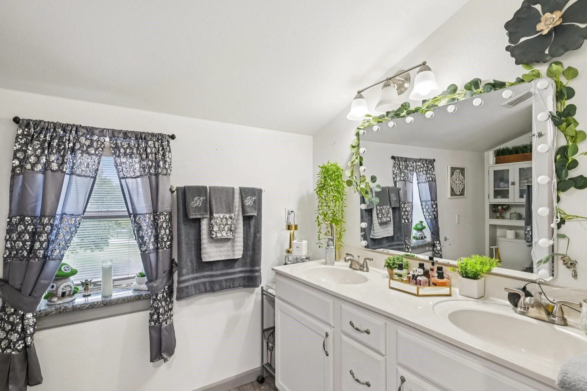 Farm For Sale in Cooke County , 169 Chisam Road, Valley View, Texas 76272, 3 Bedroom, 3 Bathroom, 6 Garage spaces, 2,083 Sqft, built in 2019, mls#21404205, Real Estate Agent in Valley View, Homes For Sale in Cooke county, Homes For Sale in Valley View, Realtor in Valley View Texas, Real Estate Brokerage Independent Realty Texas, Luminita Cordes Realtor