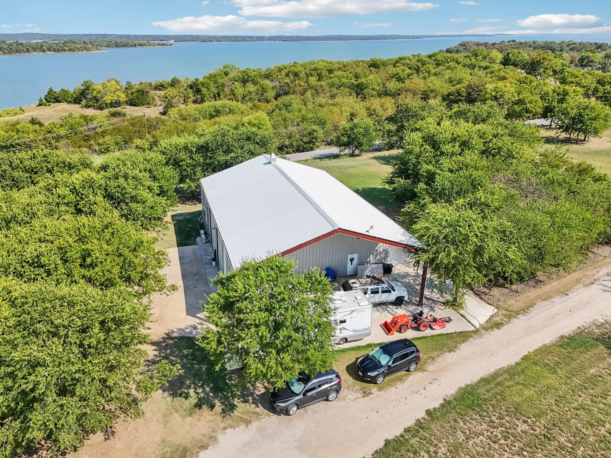 Farm For Sale in Cooke County , 169 Chisam Road, Valley View, Texas 76272, 3 Bedroom, 3 Bathroom, 6 Garage spaces, 2,083 Sqft, built in 2019, mls#21404205, Real Estate Agent in Valley View, Homes For Sale in Cooke county, Homes For Sale in Valley View, Realtor in Valley View Texas, Real Estate Brokerage Independent Realty Texas, Luminita Cordes Realtor