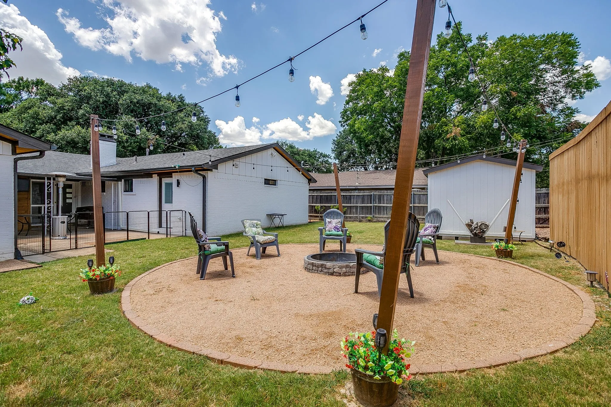 Single Family Residence For Rent in Tarrant County , 400 Glenn Drive, Hurst, Texas 76053, 3 Bedroom, 2 Bathroom, 2 Garage spaces, 2,619 Sqft, built in 1967, mls#21403950, Real Estate Agent in Hurst, Homes For Rent in Tarrant county, Homes For Rent in Hurst, Realtor in Hurst Texas, Real Estate Brokerage Independent Realty Texas, Luminita Cordes Realtor
