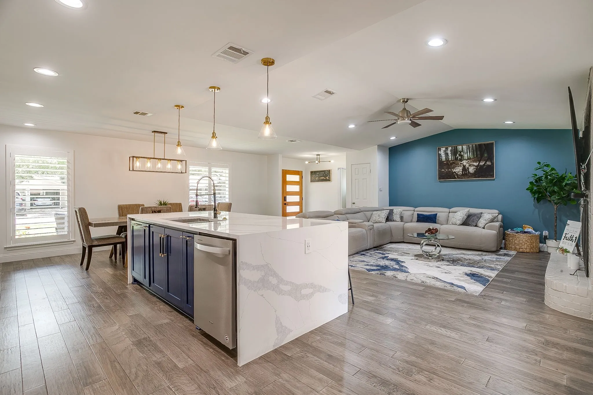 Single Family Residence For Rent in Tarrant County , 400 Glenn Drive, Hurst, Texas 76053, 3 Bedroom, 2 Bathroom, 2 Garage spaces, 2,619 Sqft, built in 1967, mls#21403950, Real Estate Agent in Hurst, Homes For Rent in Tarrant county, Homes For Rent in Hurst, Realtor in Hurst Texas, Real Estate Brokerage Independent Realty Texas, Luminita Cordes Realtor