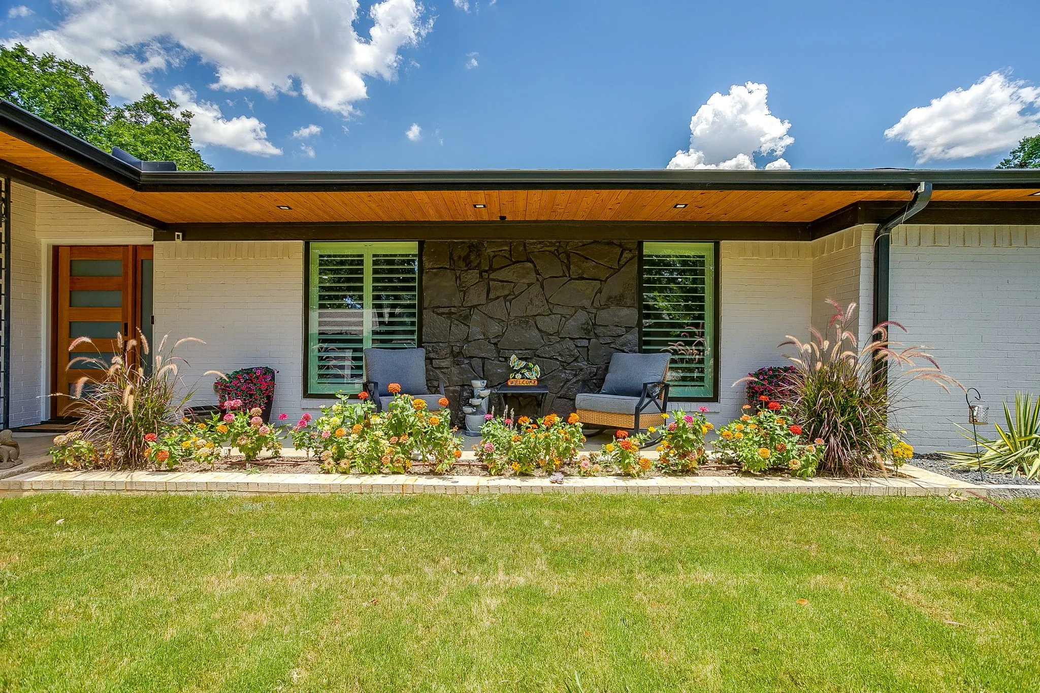 Single Family Residence For Rent in Tarrant County , 400 Glenn Drive, Hurst, Texas 76053, 3 Bedroom, 2 Bathroom, 2 Garage spaces, 2,619 Sqft, built in 1967, mls#21403950, Real Estate Agent in Hurst, Homes For Rent in Tarrant county, Homes For Rent in Hurst, Realtor in Hurst Texas, Real Estate Brokerage Independent Realty Texas, Luminita Cordes Realtor