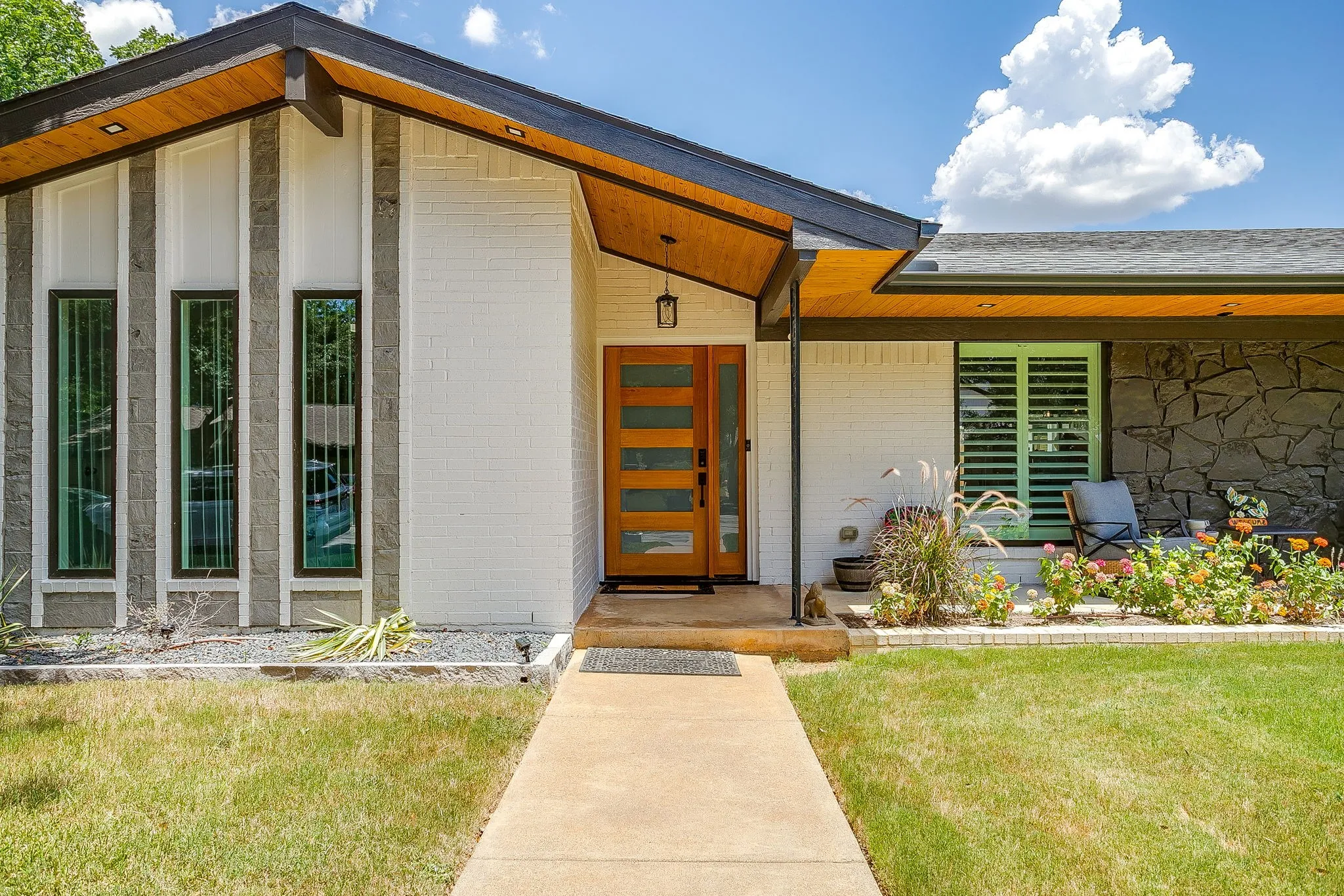 Single Family Residence For Rent in Tarrant County , 400 Glenn Drive, Hurst, Texas 76053, 3 Bedroom, 2 Bathroom, 2 Garage spaces, 2,619 Sqft, built in 1967, mls#21403950, Real Estate Agent in Hurst, Homes For Rent in Tarrant county, Homes For Rent in Hurst, Realtor in Hurst Texas, Real Estate Brokerage Independent Realty Texas, Luminita Cordes Realtor