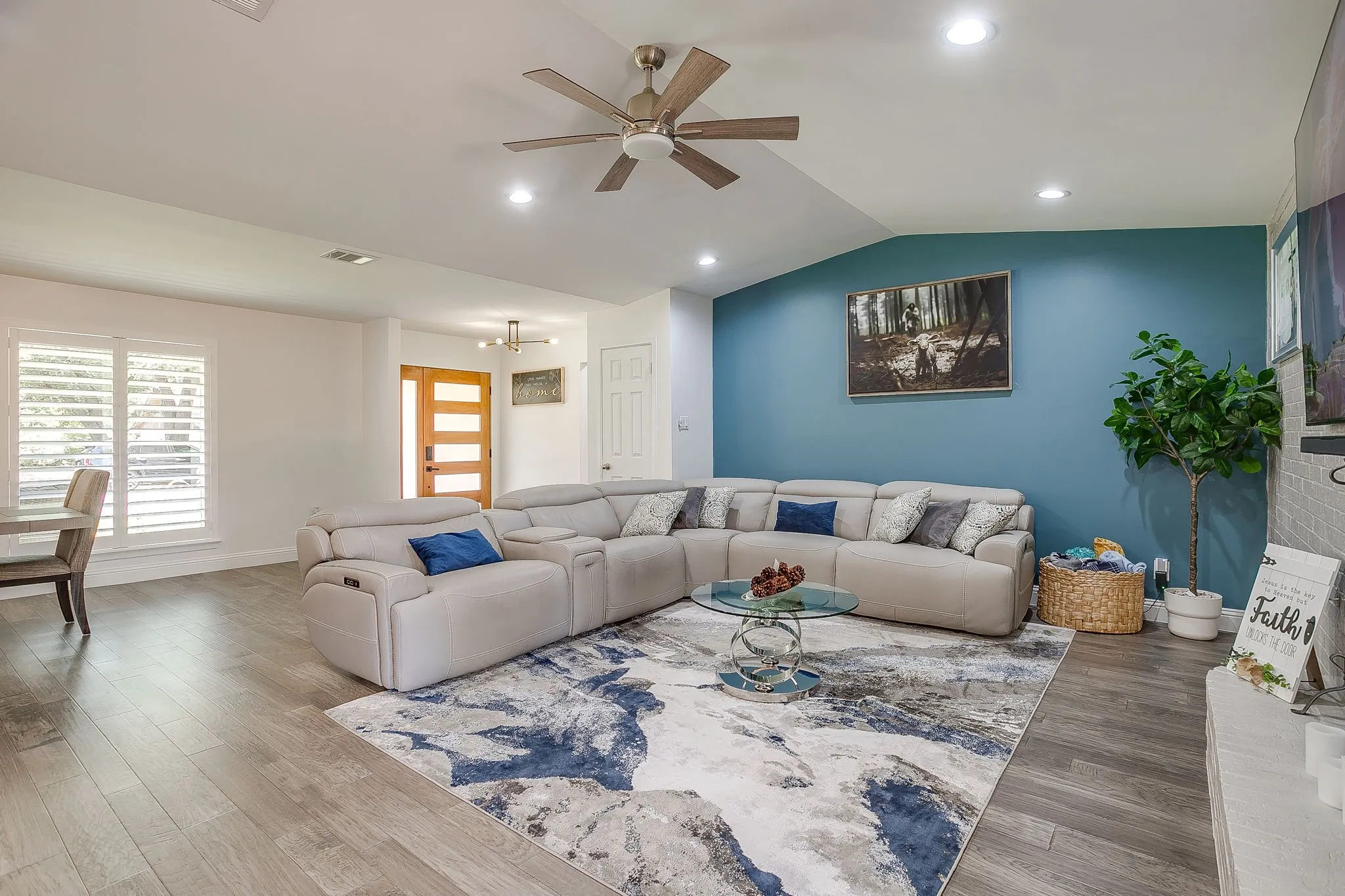 Single Family Residence For Rent in Tarrant County , 400 Glenn Drive, Hurst, Texas 76053, 3 Bedroom, 2 Bathroom, 2 Garage spaces, 2,619 Sqft, built in 1967, mls#21403950, Real Estate Agent in Hurst, Homes For Rent in Tarrant county, Homes For Rent in Hurst, Realtor in Hurst Texas, Real Estate Brokerage Independent Realty Texas, Luminita Cordes Realtor
