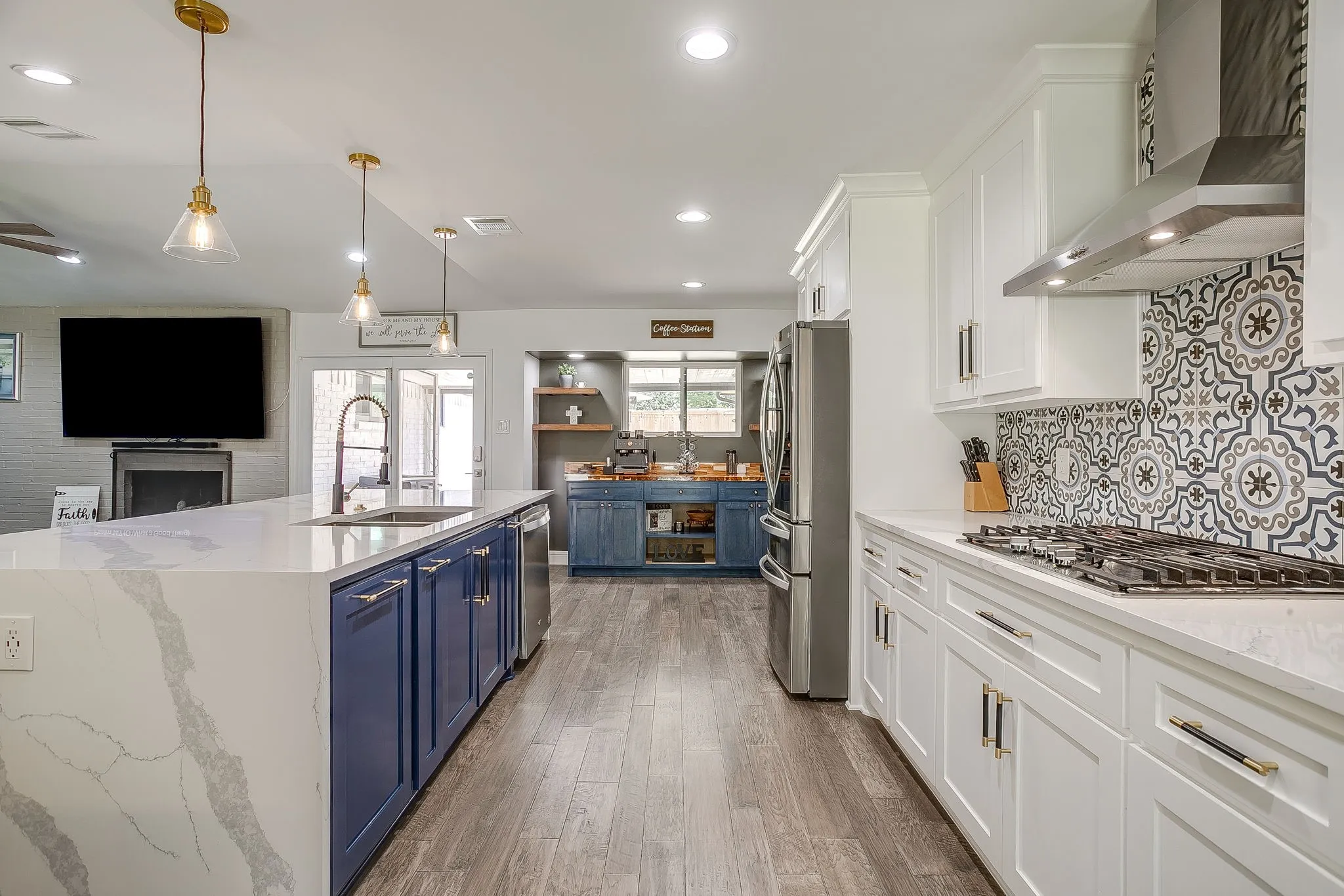 Single Family Residence For Rent in Tarrant County , 400 Glenn Drive, Hurst, Texas 76053, 3 Bedroom, 2 Bathroom, 2 Garage spaces, 2,619 Sqft, built in 1967, mls#21403950, Real Estate Agent in Hurst, Homes For Rent in Tarrant county, Homes For Rent in Hurst, Realtor in Hurst Texas, Real Estate Brokerage Independent Realty Texas, Luminita Cordes Realtor