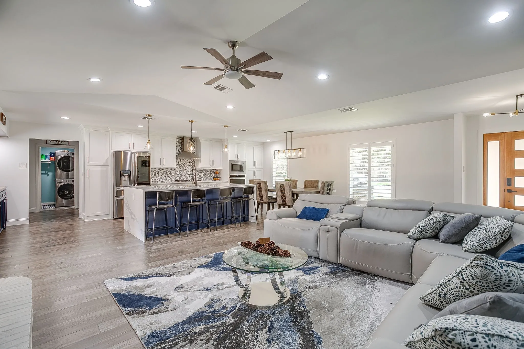 Single Family Residence For Rent in Tarrant County , 400 Glenn Drive, Hurst, Texas 76053, 3 Bedroom, 2 Bathroom, 2 Garage spaces, 2,619 Sqft, built in 1967, mls#21403950, Real Estate Agent in Hurst, Homes For Rent in Tarrant county, Homes For Rent in Hurst, Realtor in Hurst Texas, Real Estate Brokerage Independent Realty Texas, Luminita Cordes Realtor