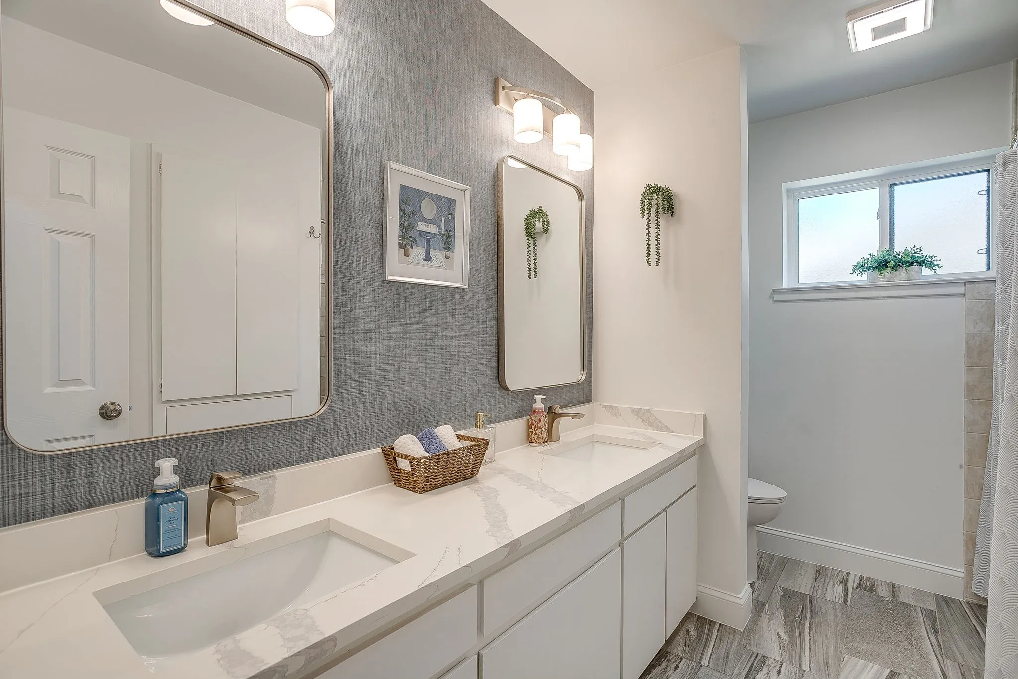 Single Family Residence For Rent in Tarrant County , 400 Glenn Drive, Hurst, Texas 76053, 3 Bedroom, 2 Bathroom, 2 Garage spaces, 2,619 Sqft, built in 1967, mls#21403950, Real Estate Agent in Hurst, Homes For Rent in Tarrant county, Homes For Rent in Hurst, Realtor in Hurst Texas, Real Estate Brokerage Independent Realty Texas, Luminita Cordes Realtor