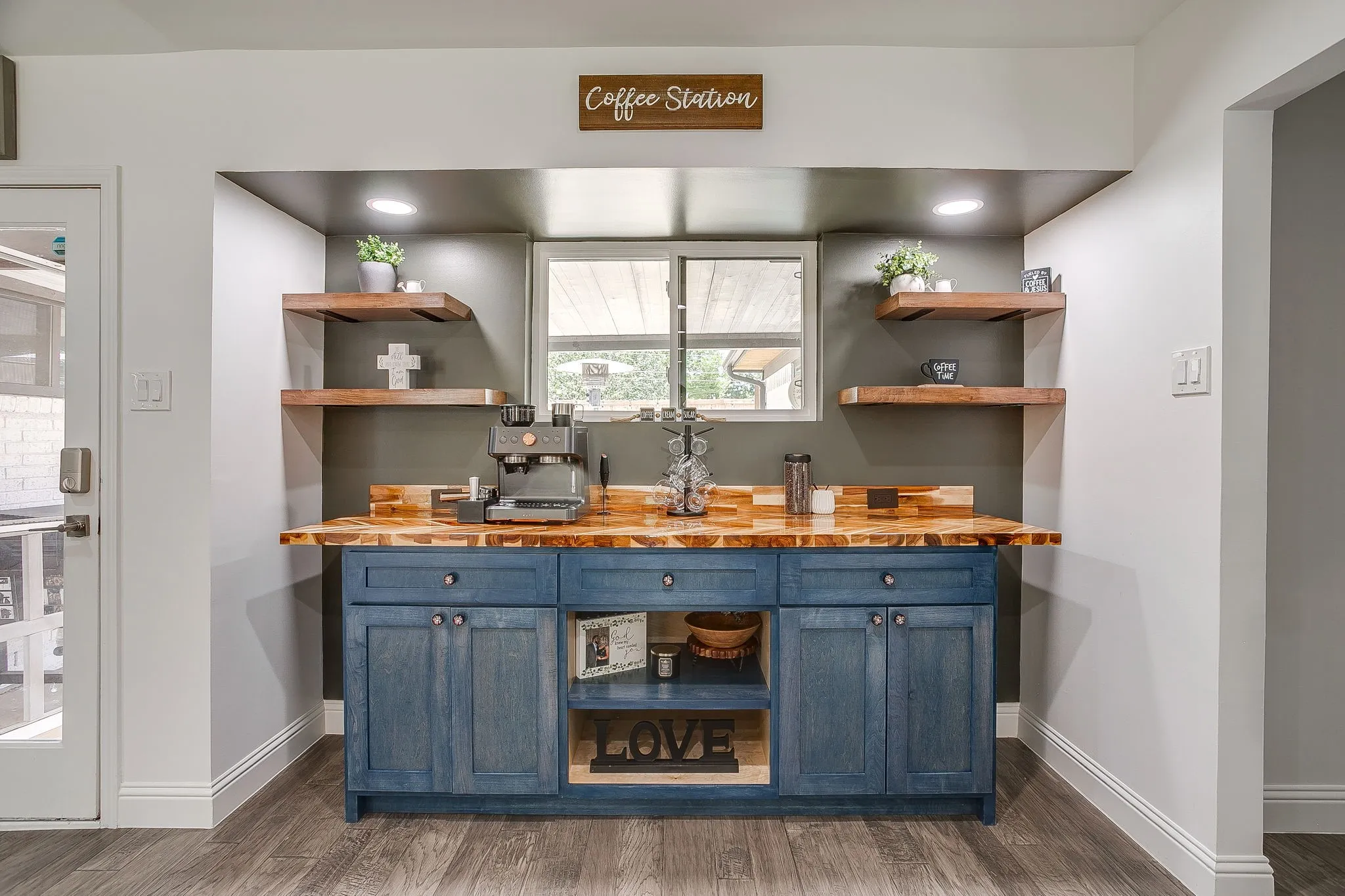Single Family Residence For Rent in Tarrant County , 400 Glenn Drive, Hurst, Texas 76053, 3 Bedroom, 2 Bathroom, 2 Garage spaces, 2,619 Sqft, built in 1967, mls#21403950, Real Estate Agent in Hurst, Homes For Rent in Tarrant county, Homes For Rent in Hurst, Realtor in Hurst Texas, Real Estate Brokerage Independent Realty Texas, Luminita Cordes Realtor