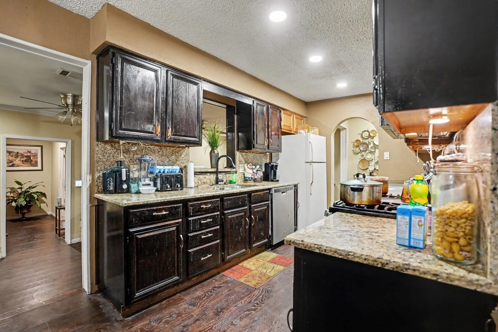 Single Family Residence For Rent in Dallas County , 737 Judy Lane, Seagoville, Texas 75159, 3 Bedroom, 2 Bathroom, 2 Garage spaces, 1,900 Sqft, built in 1955, mls#21404221, Real Estate Agent in Seagoville, Homes For Rent in Dallas county, Homes For Rent in Seagoville, Realtor in Seagoville Texas, Real Estate Brokerage Independent Realty Texas, Luminita Cordes Realtor