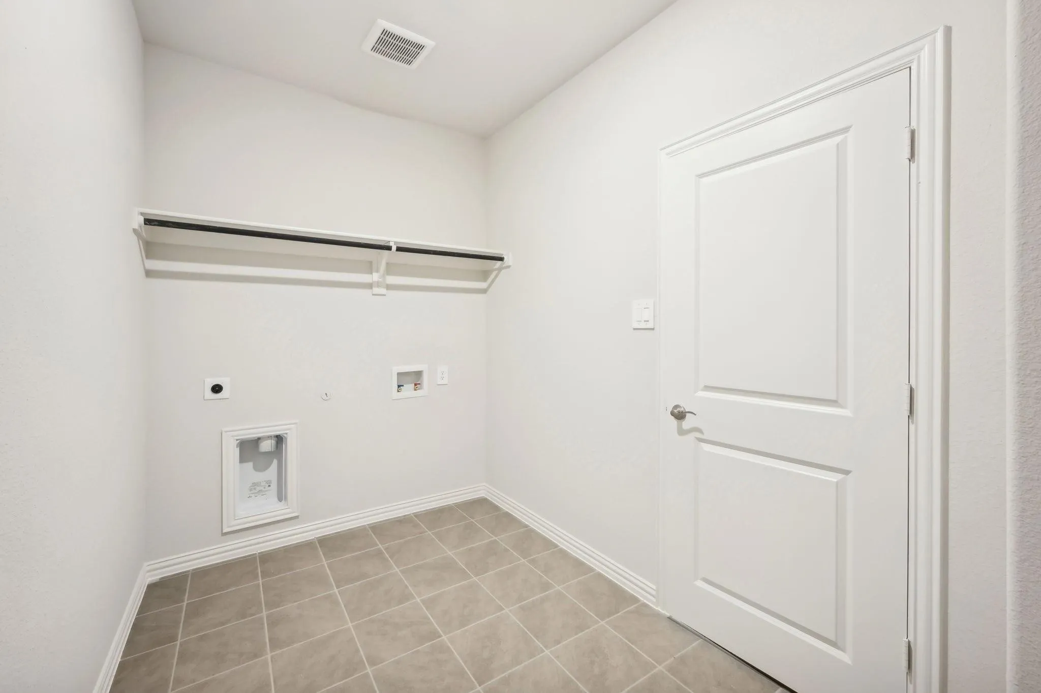 Clothes washing area featuring laundry area, visible vents, hookup for a washing machine, gas dryer hookup, and electric dryer hookup