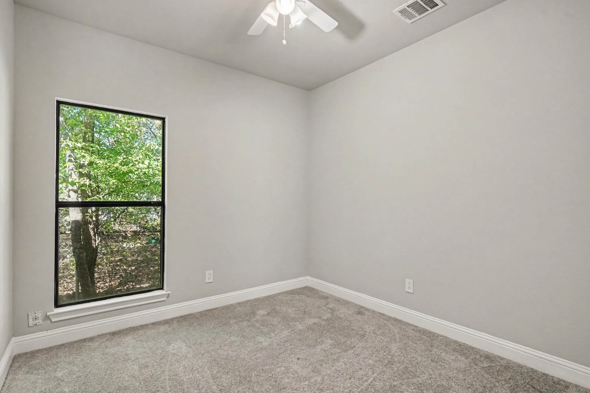 Single Family Residence For Sale in Dallas County , 4221 Cardinal Drive, Dallas, Texas 75216, 4 Bedroom, 2 Bathroom, 2 Garage spaces, 1,740 Sqft, built in 2021, mls#21401864, Real Estate Agent in Dallas, Homes For Sale in Dallas county, Homes For Sale in Dallas, Realtor in Dallas Texas, Real Estate Brokerage Independent Realty Texas, Luminita Cordes Realtor