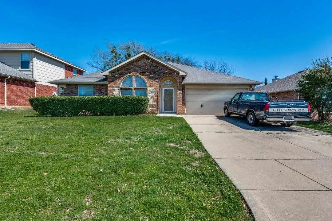 Single Family Residence For Sale in Tarrant County , 1606 Cancun Drive, Mansfield, Texas 76063, 4 Bedroom, 2 Bathroom, 2 Garage spaces, 1,980 Sqft, built in 2002, mls#21404236, Real Estate Agent in Mansfield, Homes For Sale in Tarrant county, Homes For Sale in Mansfield, Realtor in Mansfield Texas, Real Estate Brokerage Independent Realty Texas, Luminita Cordes Realtor