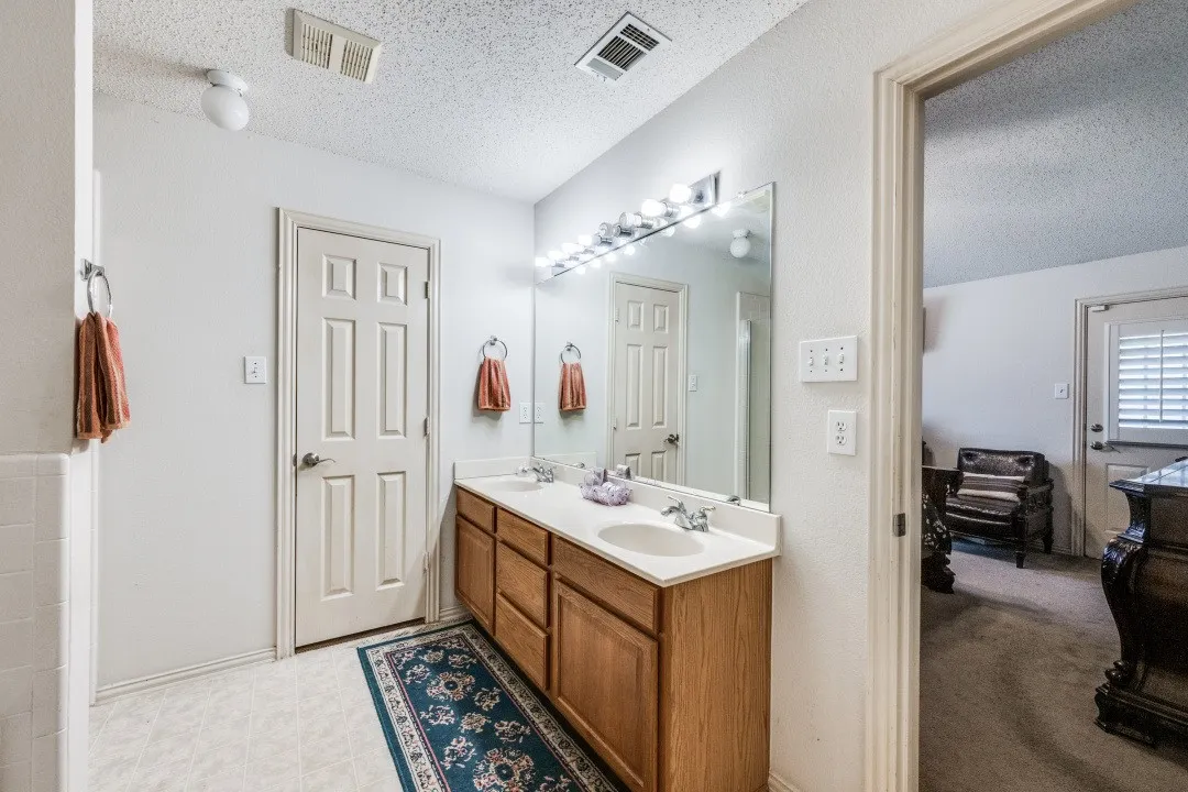 Single Family Residence For Sale in Tarrant County , 1606 Cancun Drive, Mansfield, Texas 76063, 4 Bedroom, 2 Bathroom, 2 Garage spaces, 1,980 Sqft, built in 2002, mls#21404236, Real Estate Agent in Mansfield, Homes For Sale in Tarrant county, Homes For Sale in Mansfield, Realtor in Mansfield Texas, Real Estate Brokerage Independent Realty Texas, Luminita Cordes Realtor