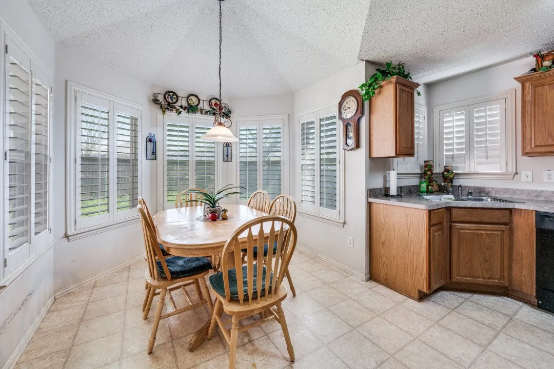Single Family Residence For Sale in Tarrant County , 1606 Cancun Drive, Mansfield, Texas 76063, 4 Bedroom, 2 Bathroom, 2 Garage spaces, 1,980 Sqft, built in 2002, mls#21404236, Real Estate Agent in Mansfield, Homes For Sale in Tarrant county, Homes For Sale in Mansfield, Realtor in Mansfield Texas, Real Estate Brokerage Independent Realty Texas, Luminita Cordes Realtor