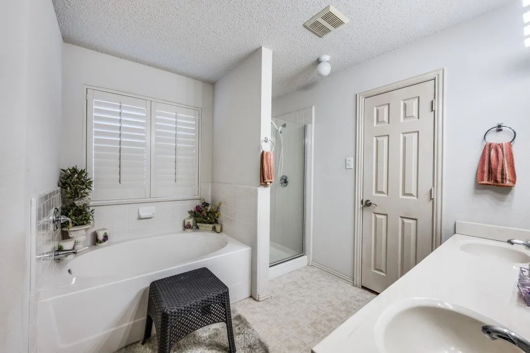 Single Family Residence For Sale in Tarrant County , 1606 Cancun Drive, Mansfield, Texas 76063, 4 Bedroom, 2 Bathroom, 2 Garage spaces, 1,980 Sqft, built in 2002, mls#21404236, Real Estate Agent in Mansfield, Homes For Sale in Tarrant county, Homes For Sale in Mansfield, Realtor in Mansfield Texas, Real Estate Brokerage Independent Realty Texas, Luminita Cordes Realtor