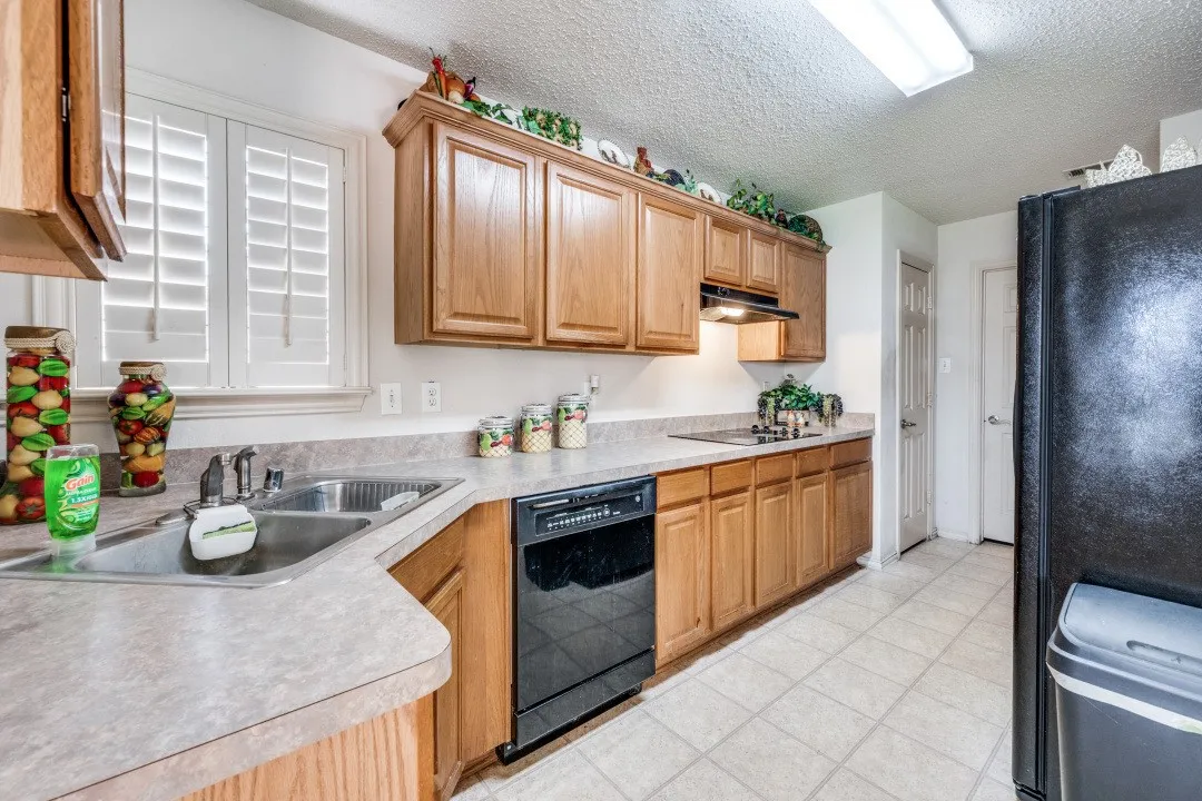 Single Family Residence For Sale in Tarrant County , 1606 Cancun Drive, Mansfield, Texas 76063, 4 Bedroom, 2 Bathroom, 2 Garage spaces, 1,980 Sqft, built in 2002, mls#21404236, Real Estate Agent in Mansfield, Homes For Sale in Tarrant county, Homes For Sale in Mansfield, Realtor in Mansfield Texas, Real Estate Brokerage Independent Realty Texas, Luminita Cordes Realtor