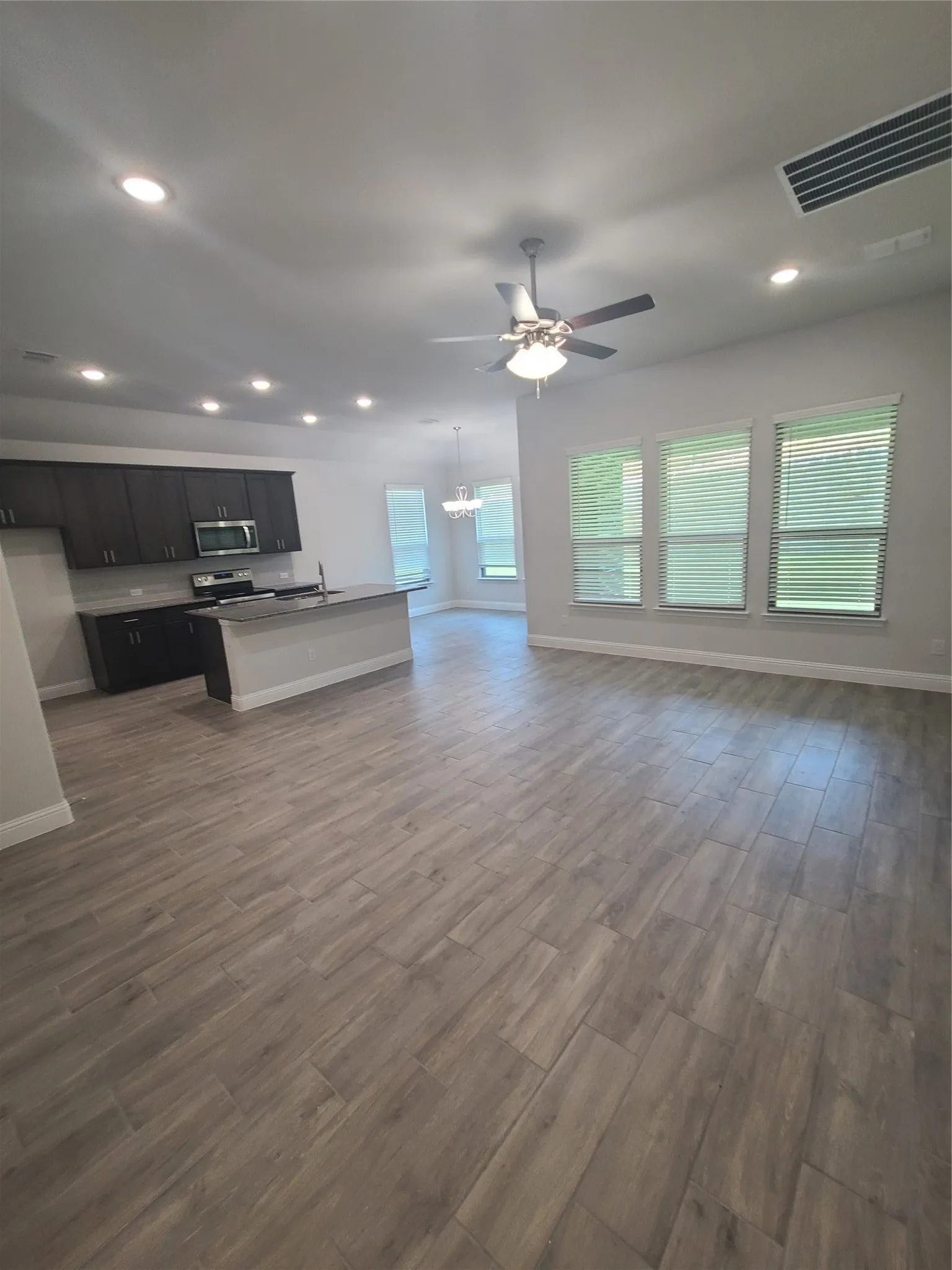 Single Family Residence For Rent in Denton County , 525 Hillcrest Circle, Justin, Texas 76247, 4 Bedroom, 3 Bathroom, 2 Garage spaces, 2,215 Sqft, built in 2022, mls#21404239, Real Estate Agent in Justin, Homes For Rent in Denton county, Homes For Rent in Justin, Realtor in Justin Texas, Real Estate Brokerage Independent Realty Texas, Luminita Cordes Realtor