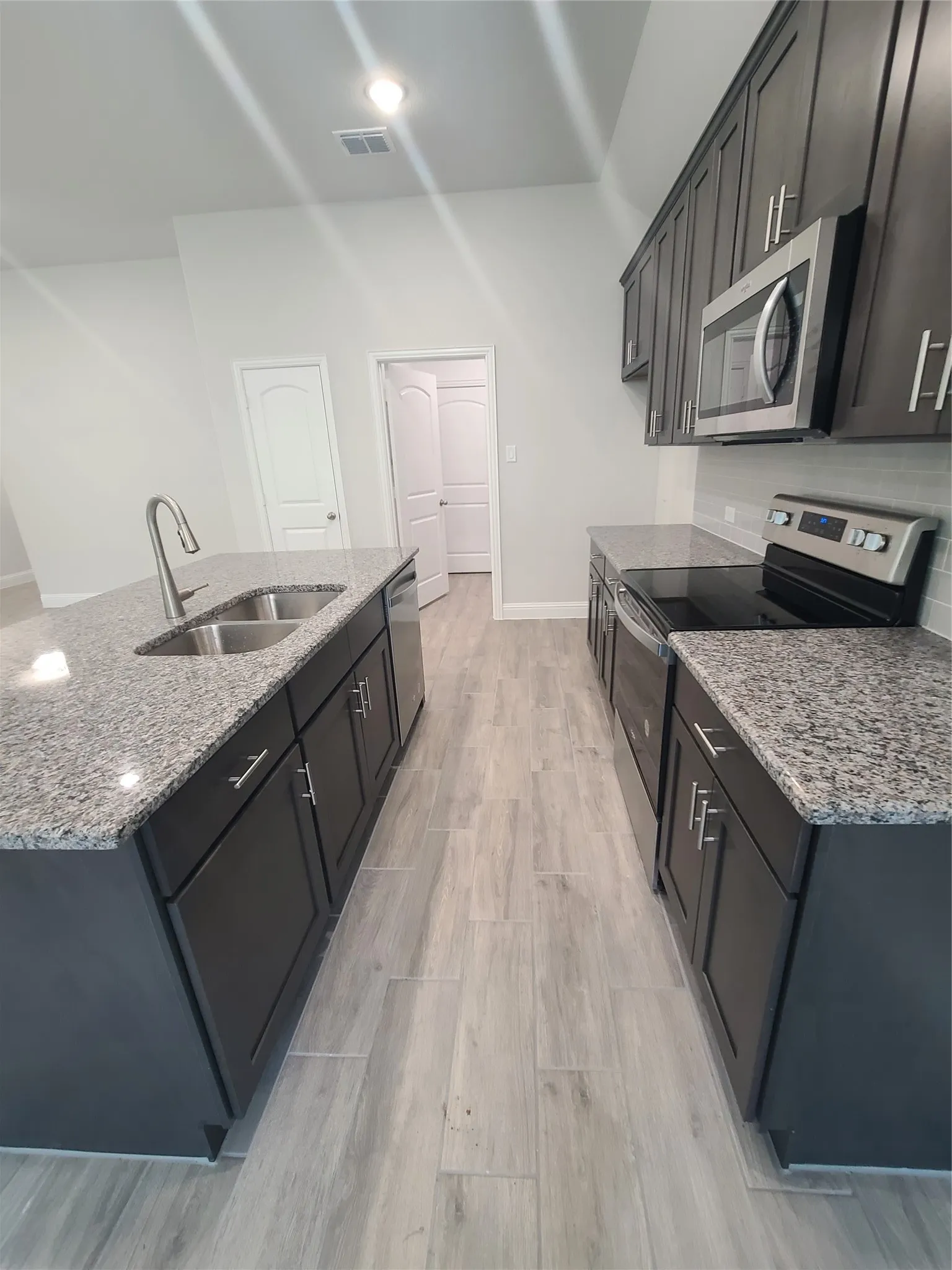 Single Family Residence For Rent in Denton County , 525 Hillcrest Circle, Justin, Texas 76247, 4 Bedroom, 3 Bathroom, 2 Garage spaces, 2,215 Sqft, built in 2022, mls#21404239, Real Estate Agent in Justin, Homes For Rent in Denton county, Homes For Rent in Justin, Realtor in Justin Texas, Real Estate Brokerage Independent Realty Texas, Luminita Cordes Realtor