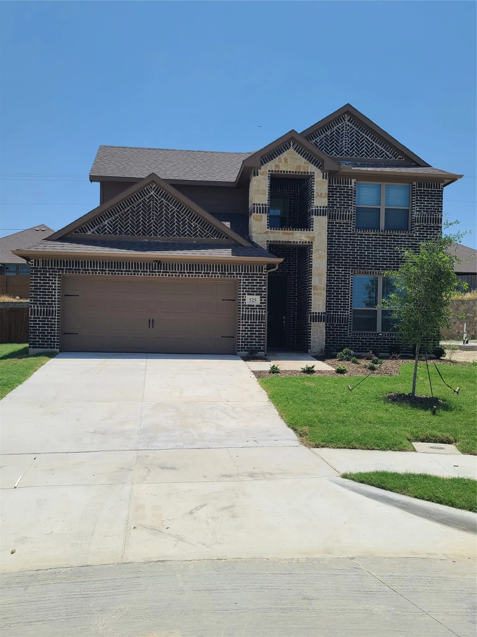 Single Family Residence For Rent in Denton County , 525 Hillcrest Circle, Justin, Texas 76247, 4 Bedroom, 3 Bathroom, 2 Garage spaces, 2,215 Sqft, built in 2022, mls#21404239, Real Estate Agent in Justin, Homes For Rent in Denton county, Homes For Rent in Justin, Realtor in Justin Texas, Real Estate Brokerage Independent Realty Texas, Luminita Cordes Realtor