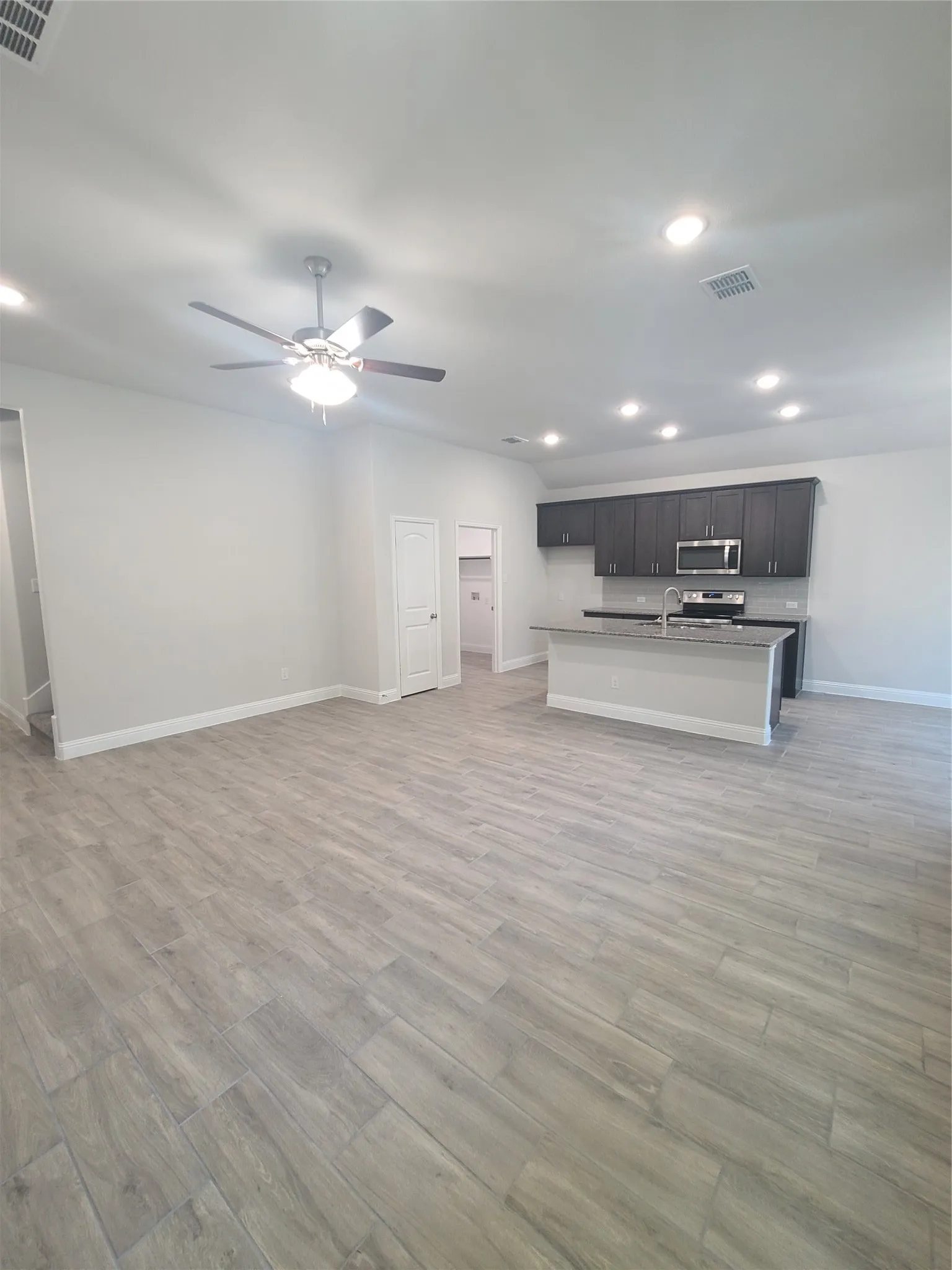 Single Family Residence For Rent in Denton County , 525 Hillcrest Circle, Justin, Texas 76247, 4 Bedroom, 3 Bathroom, 2 Garage spaces, 2,215 Sqft, built in 2022, mls#21404239, Real Estate Agent in Justin, Homes For Rent in Denton county, Homes For Rent in Justin, Realtor in Justin Texas, Real Estate Brokerage Independent Realty Texas, Luminita Cordes Realtor