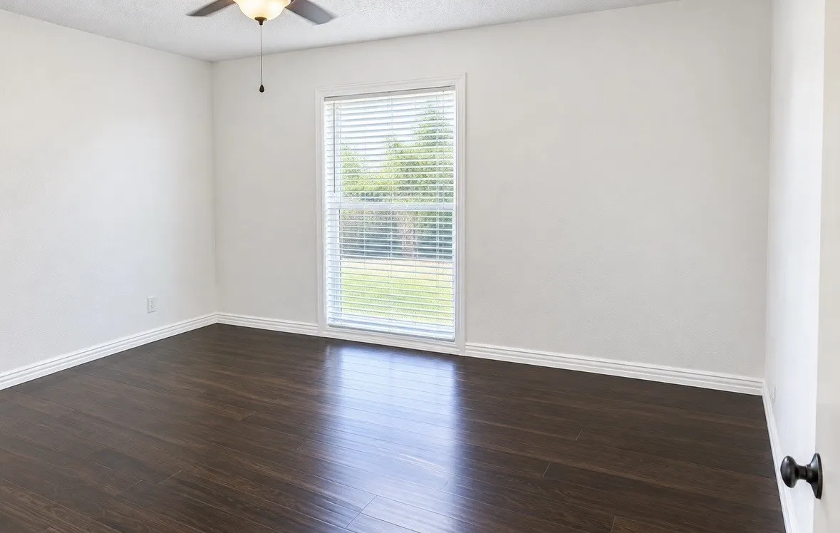 Single Family Residence For Rent in Dallas County , 2250 Mail Avenue, Dallas, Texas 75235, 2 Bedroom, 1 Bathroom, Garage spaces, 852 Sqft, built in 1951, mls#21398771, Real Estate Agent in Dallas, Homes For Rent in Dallas county, Homes For Rent in Dallas, Realtor in Dallas Texas, Real Estate Brokerage Independent Realty Texas, Luminita Cordes Realtor