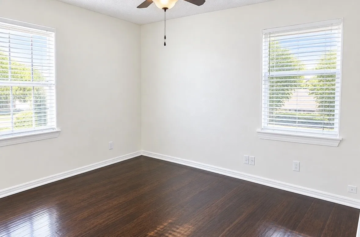 Single Family Residence For Rent in Dallas County , 2250 Mail Avenue, Dallas, Texas 75235, 2 Bedroom, 1 Bathroom, Garage spaces, 852 Sqft, built in 1951, mls#21398771, Real Estate Agent in Dallas, Homes For Rent in Dallas county, Homes For Rent in Dallas, Realtor in Dallas Texas, Real Estate Brokerage Independent Realty Texas, Luminita Cordes Realtor