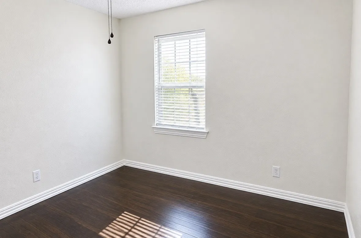 Single Family Residence For Rent in Dallas County , 2250 Mail Avenue, Dallas, Texas 75235, 2 Bedroom, 1 Bathroom, Garage spaces, 852 Sqft, built in 1951, mls#21398771, Real Estate Agent in Dallas, Homes For Rent in Dallas county, Homes For Rent in Dallas, Realtor in Dallas Texas, Real Estate Brokerage Independent Realty Texas, Luminita Cordes Realtor