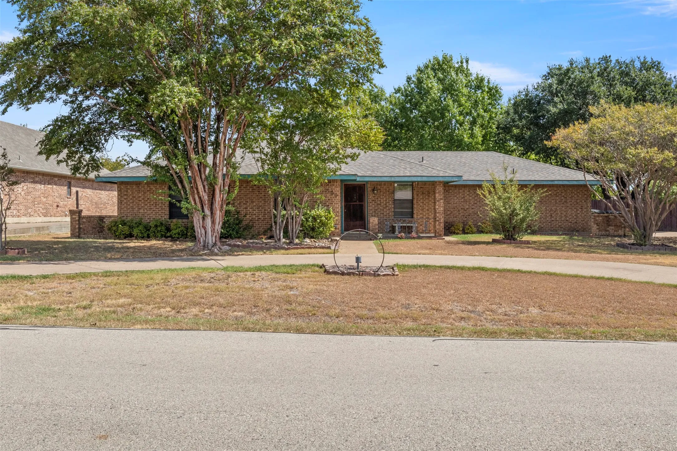 Single Family Residence For Sale in Ellis County , 500 Sunflower Street, Red Oak, Texas 75154, 4 Bedroom, 2 Bathroom, 2 Garage spaces, 1,561 Sqft, built in 1985, mls#21404240, Real Estate Agent in Red Oak, Homes For Sale in Ellis county, Homes For Sale in Red Oak, Realtor in Red Oak Texas, Real Estate Brokerage Independent Realty Texas, Luminita Cordes Realtor