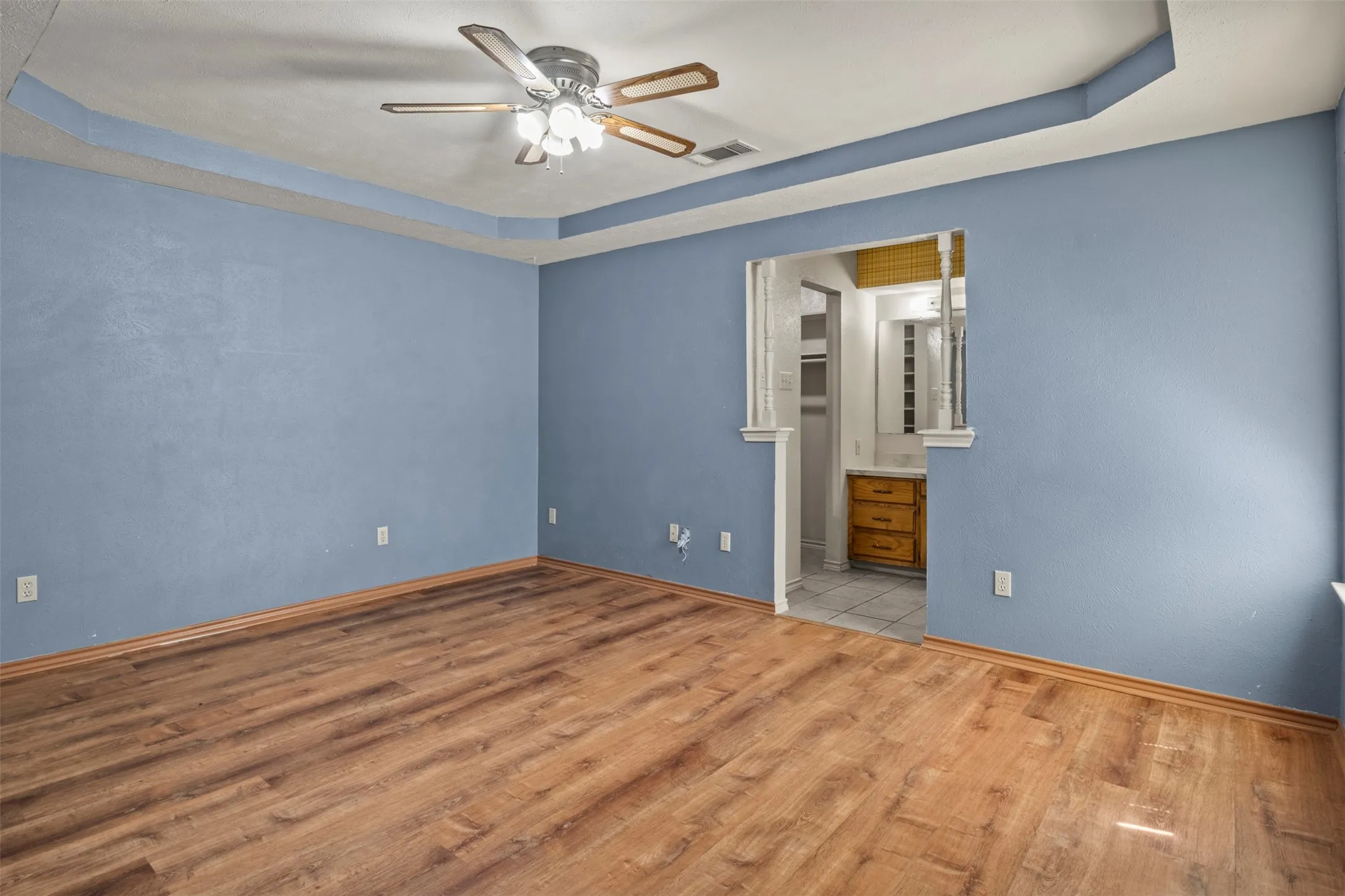 Single Family Residence For Sale in Ellis County , 500 Sunflower Street, Red Oak, Texas 75154, 4 Bedroom, 2 Bathroom, 2 Garage spaces, 1,561 Sqft, built in 1985, mls#21404240, Real Estate Agent in Red Oak, Homes For Sale in Ellis county, Homes For Sale in Red Oak, Realtor in Red Oak Texas, Real Estate Brokerage Independent Realty Texas, Luminita Cordes Realtor