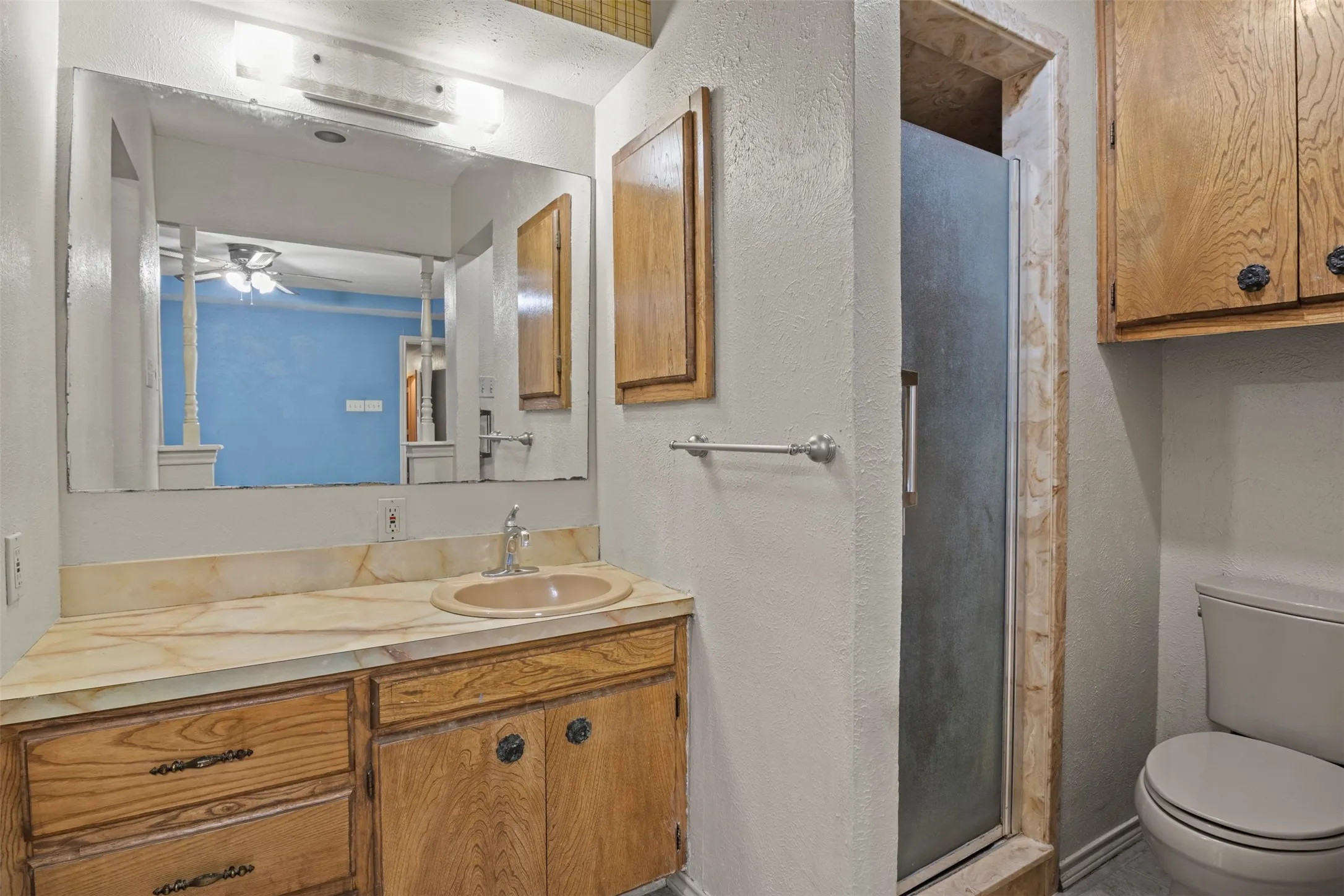 Single Family Residence For Sale in Ellis County , 500 Sunflower Street, Red Oak, Texas 75154, 4 Bedroom, 2 Bathroom, 2 Garage spaces, 1,561 Sqft, built in 1985, mls#21404240, Real Estate Agent in Red Oak, Homes For Sale in Ellis county, Homes For Sale in Red Oak, Realtor in Red Oak Texas, Real Estate Brokerage Independent Realty Texas, Luminita Cordes Realtor