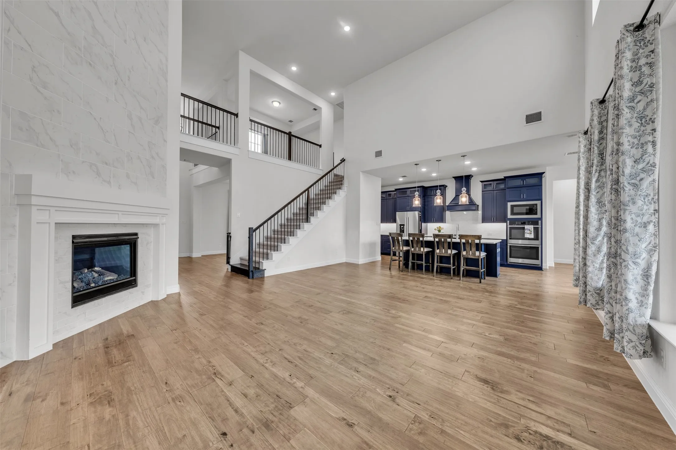 Single Family Residence For Sale in Johnson County , 1802 Southpointe Xing, Mansfield, Texas 76063, 5 Bedroom, 5 Bathroom, 3 Garage spaces, 3,746 Sqft, built in 2022, mls#21402815, Real Estate Agent in Mansfield, Homes For Sale in Johnson county, Homes For Sale in Mansfield, Realtor in Mansfield Texas, Real Estate Brokerage Independent Realty Texas, Luminita Cordes Realtor