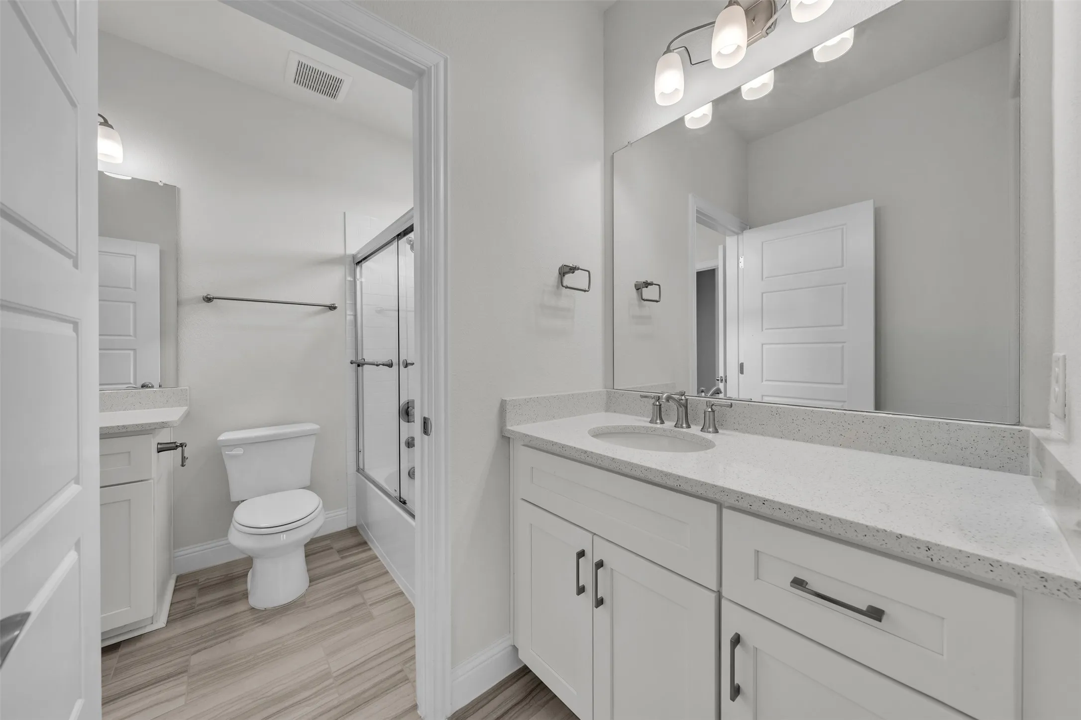 Single Family Residence For Sale in Johnson County , 1802 Southpointe Xing, Mansfield, Texas 76063, 5 Bedroom, 5 Bathroom, 3 Garage spaces, 3,746 Sqft, built in 2022, mls#21402815, Real Estate Agent in Mansfield, Homes For Sale in Johnson county, Homes For Sale in Mansfield, Realtor in Mansfield Texas, Real Estate Brokerage Independent Realty Texas, Luminita Cordes Realtor