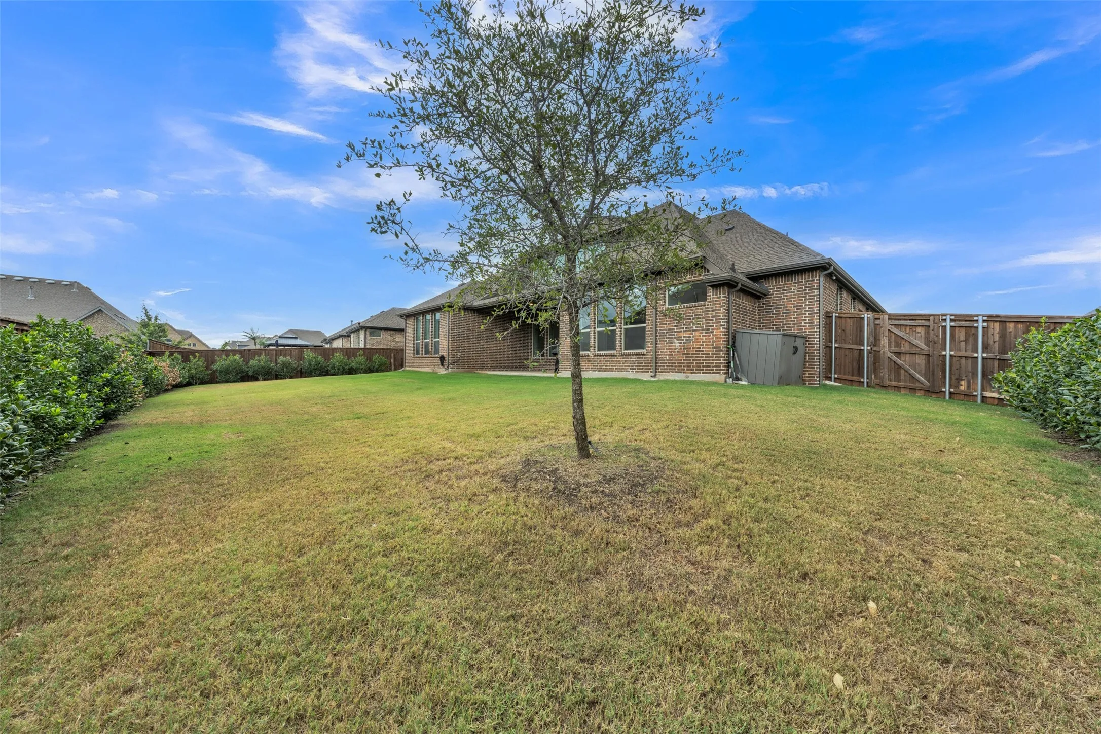 Single Family Residence For Sale in Johnson County , 1802 Southpointe Xing, Mansfield, Texas 76063, 5 Bedroom, 5 Bathroom, 3 Garage spaces, 3,746 Sqft, built in 2022, mls#21402815, Real Estate Agent in Mansfield, Homes For Sale in Johnson county, Homes For Sale in Mansfield, Realtor in Mansfield Texas, Real Estate Brokerage Independent Realty Texas, Luminita Cordes Realtor