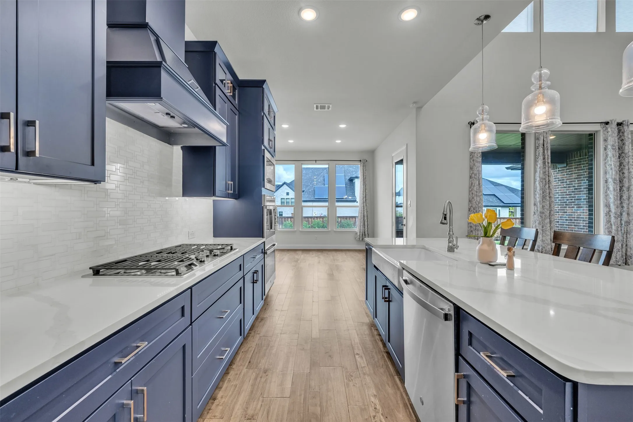 Single Family Residence For Sale in Johnson County , 1802 Southpointe Xing, Mansfield, Texas 76063, 5 Bedroom, 5 Bathroom, 3 Garage spaces, 3,746 Sqft, built in 2022, mls#21402815, Real Estate Agent in Mansfield, Homes For Sale in Johnson county, Homes For Sale in Mansfield, Realtor in Mansfield Texas, Real Estate Brokerage Independent Realty Texas, Luminita Cordes Realtor