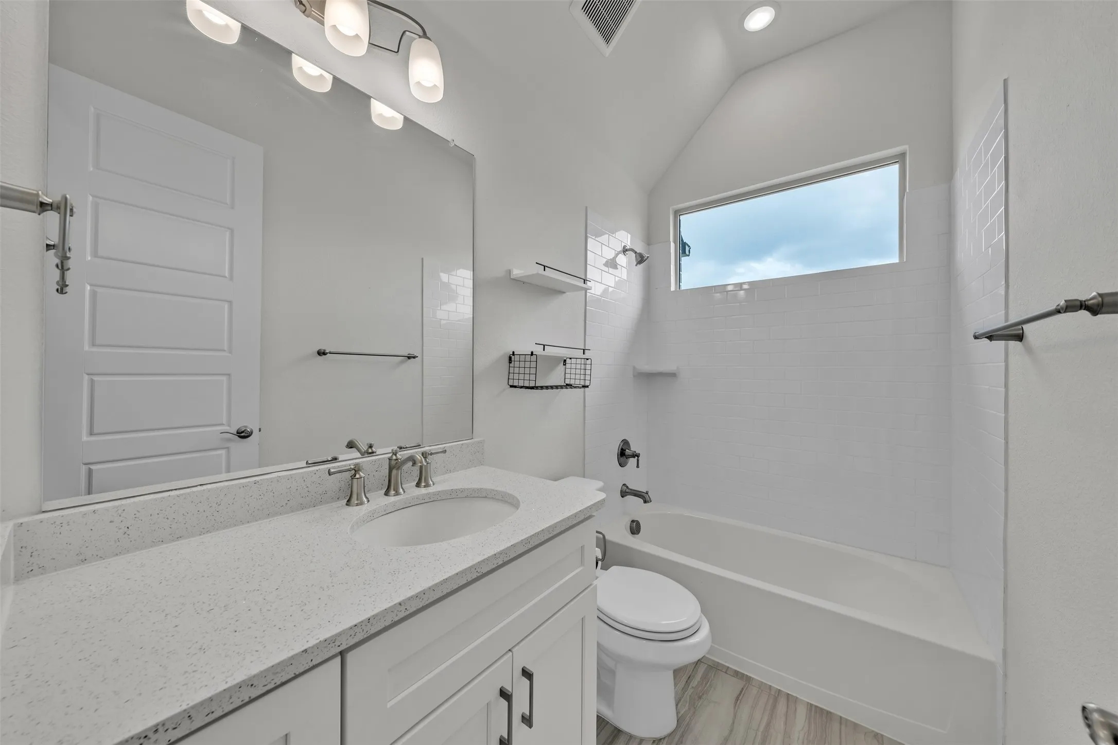 Single Family Residence For Sale in Johnson County , 1802 Southpointe Xing, Mansfield, Texas 76063, 5 Bedroom, 5 Bathroom, 3 Garage spaces, 3,746 Sqft, built in 2022, mls#21402815, Real Estate Agent in Mansfield, Homes For Sale in Johnson county, Homes For Sale in Mansfield, Realtor in Mansfield Texas, Real Estate Brokerage Independent Realty Texas, Luminita Cordes Realtor