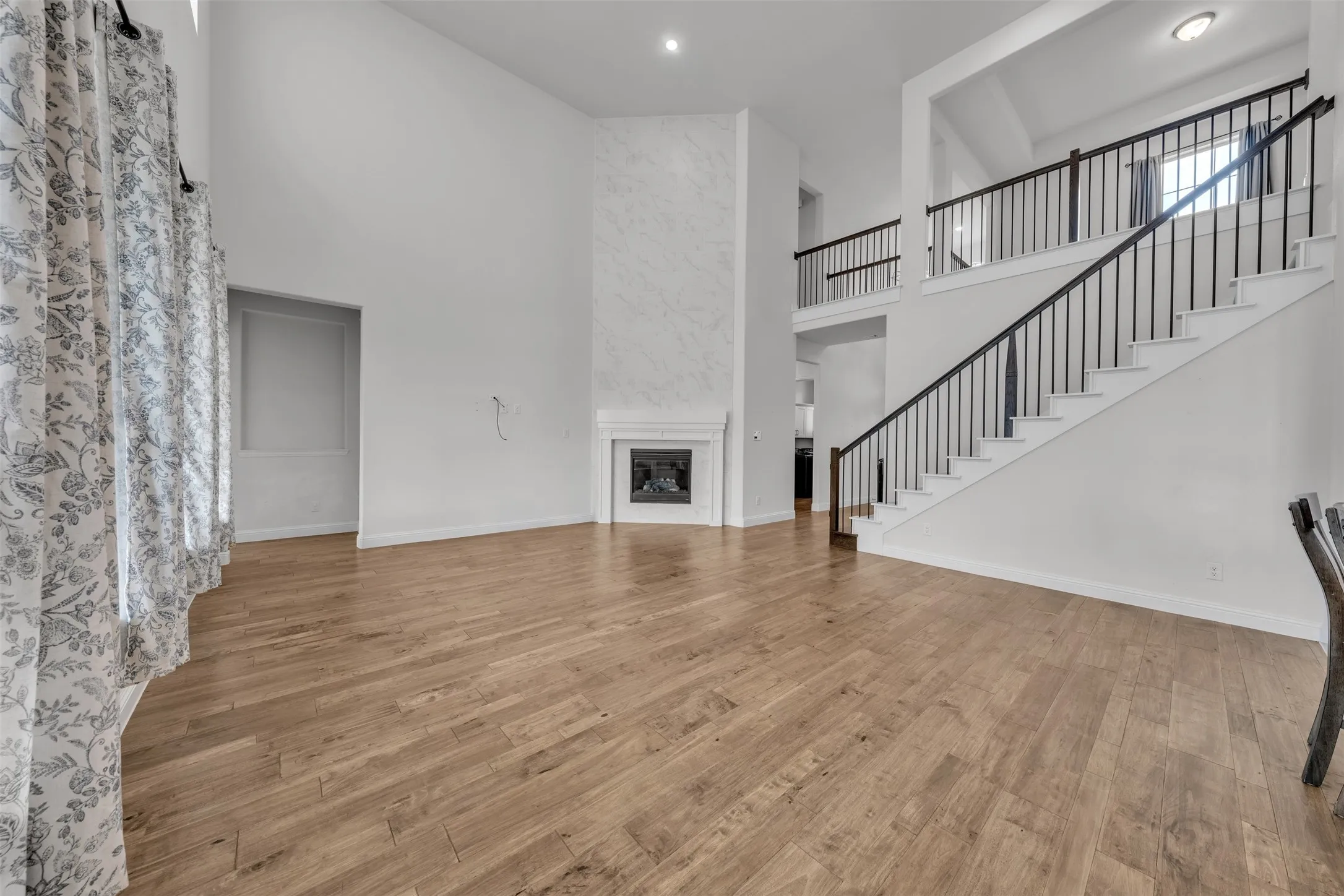 Single Family Residence For Sale in Johnson County , 1802 Southpointe Xing, Mansfield, Texas 76063, 5 Bedroom, 5 Bathroom, 3 Garage spaces, 3,746 Sqft, built in 2022, mls#21402815, Real Estate Agent in Mansfield, Homes For Sale in Johnson county, Homes For Sale in Mansfield, Realtor in Mansfield Texas, Real Estate Brokerage Independent Realty Texas, Luminita Cordes Realtor