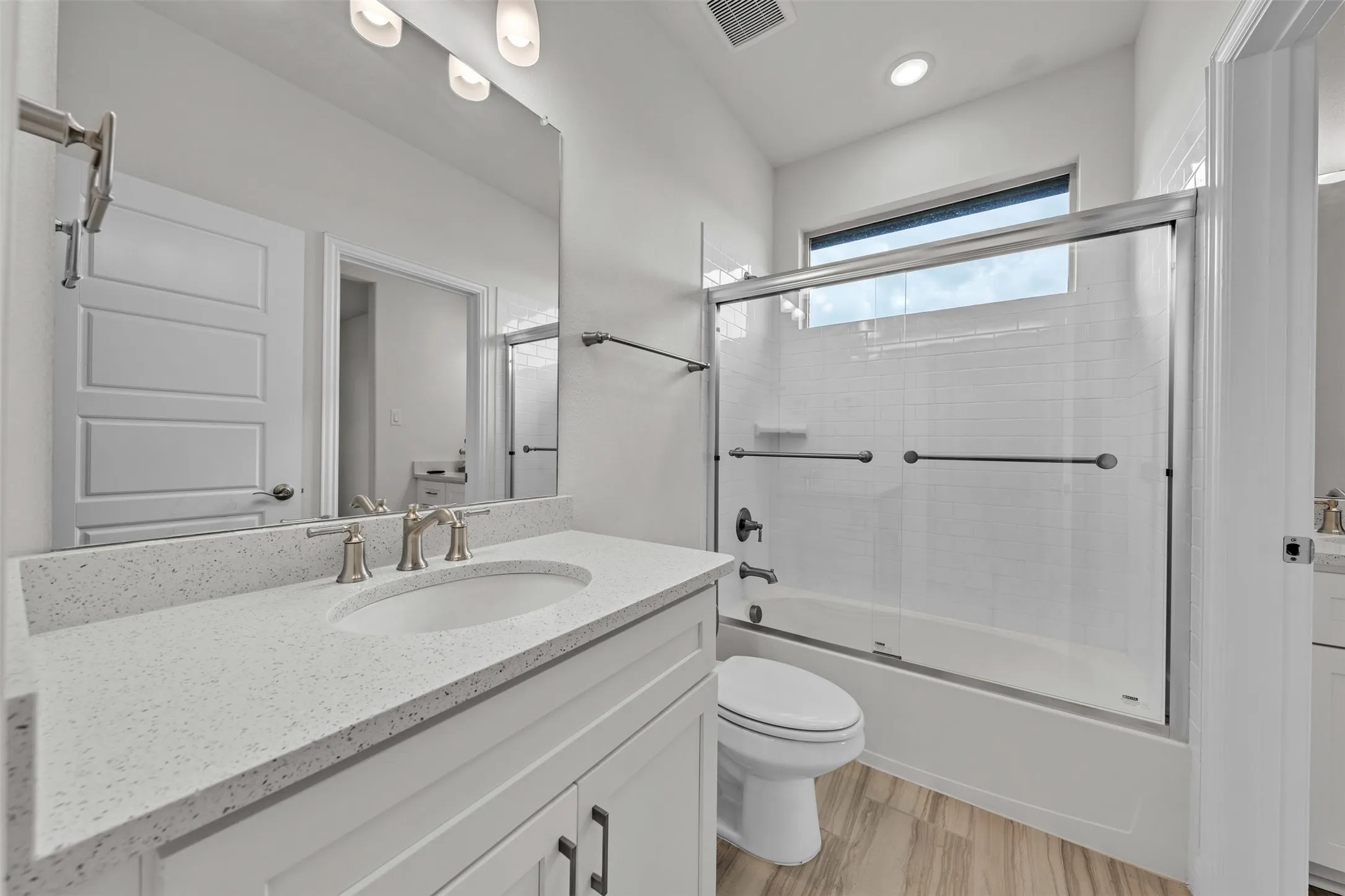 Single Family Residence For Sale in Johnson County , 1802 Southpointe Xing, Mansfield, Texas 76063, 5 Bedroom, 5 Bathroom, 3 Garage spaces, 3,746 Sqft, built in 2022, mls#21402815, Real Estate Agent in Mansfield, Homes For Sale in Johnson county, Homes For Sale in Mansfield, Realtor in Mansfield Texas, Real Estate Brokerage Independent Realty Texas, Luminita Cordes Realtor