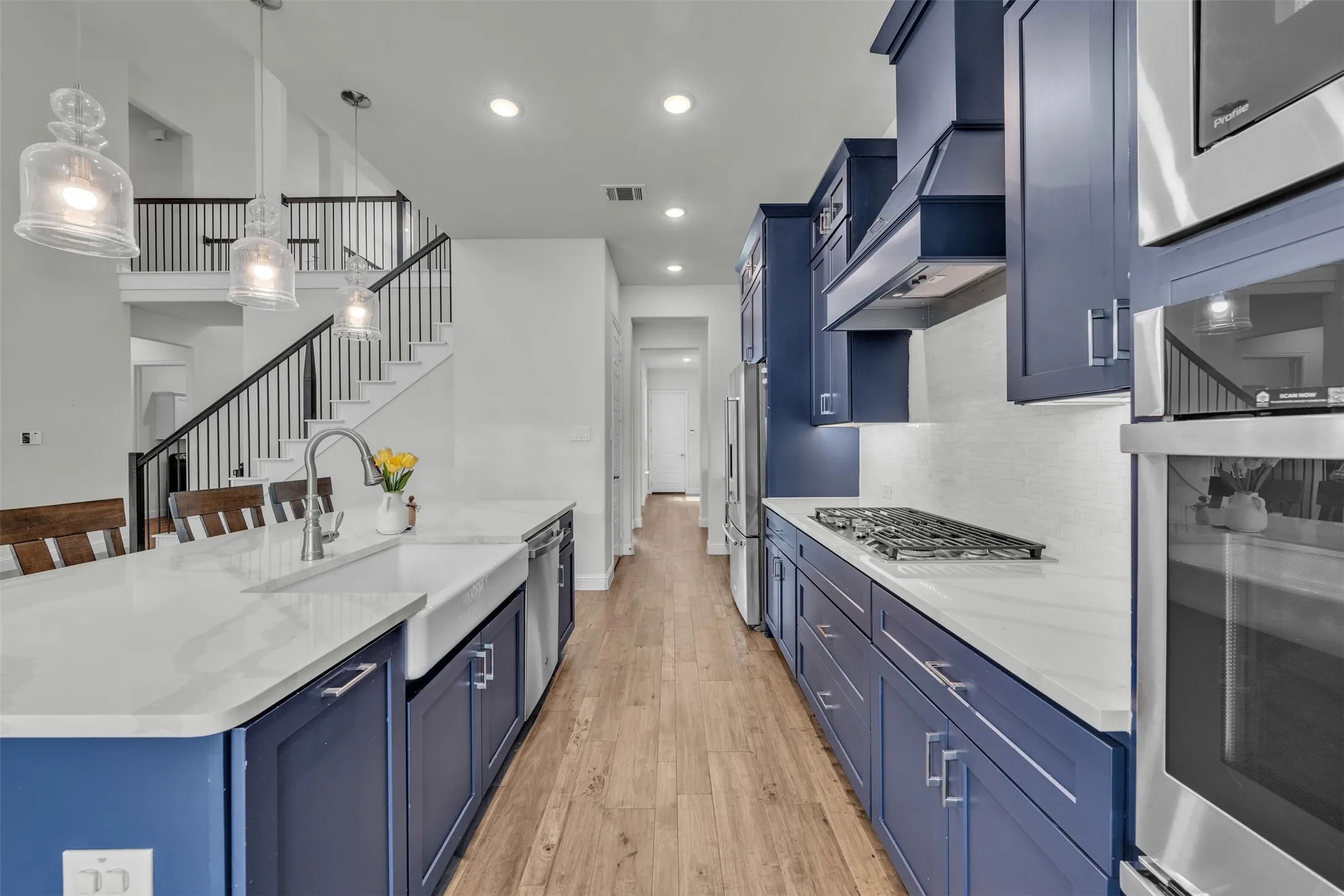 Single Family Residence For Sale in Johnson County , 1802 Southpointe Xing, Mansfield, Texas 76063, 5 Bedroom, 5 Bathroom, 3 Garage spaces, 3,746 Sqft, built in 2022, mls#21402815, Real Estate Agent in Mansfield, Homes For Sale in Johnson county, Homes For Sale in Mansfield, Realtor in Mansfield Texas, Real Estate Brokerage Independent Realty Texas, Luminita Cordes Realtor