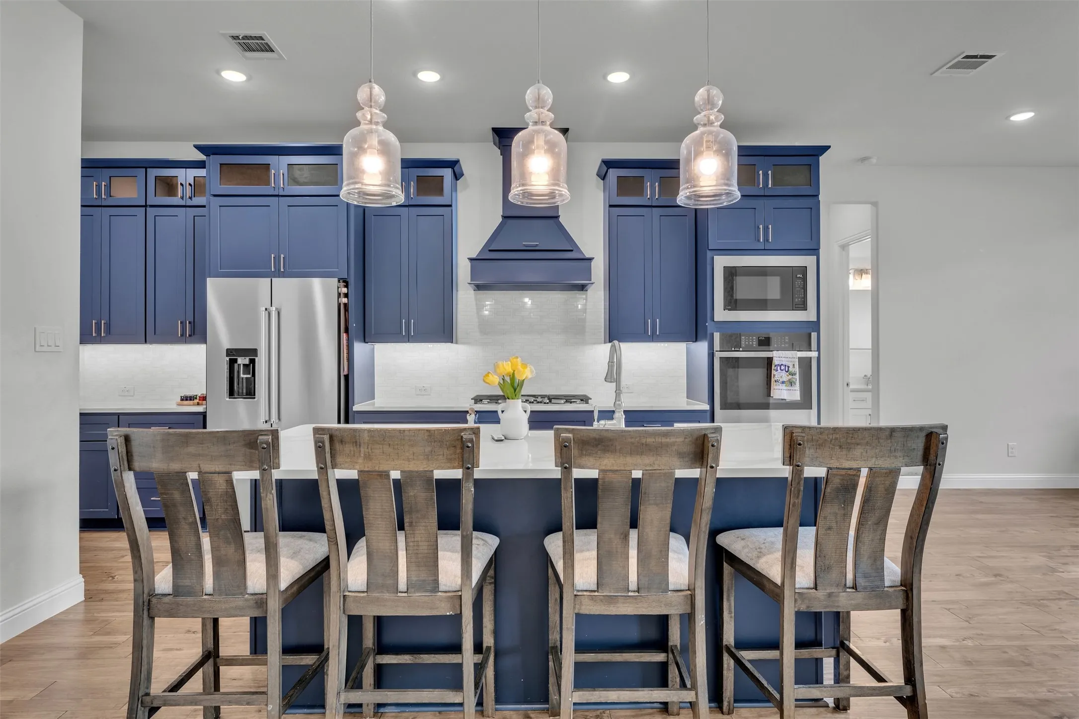 Single Family Residence For Sale in Johnson County , 1802 Southpointe Xing, Mansfield, Texas 76063, 5 Bedroom, 5 Bathroom, 3 Garage spaces, 3,746 Sqft, built in 2022, mls#21402815, Real Estate Agent in Mansfield, Homes For Sale in Johnson county, Homes For Sale in Mansfield, Realtor in Mansfield Texas, Real Estate Brokerage Independent Realty Texas, Luminita Cordes Realtor