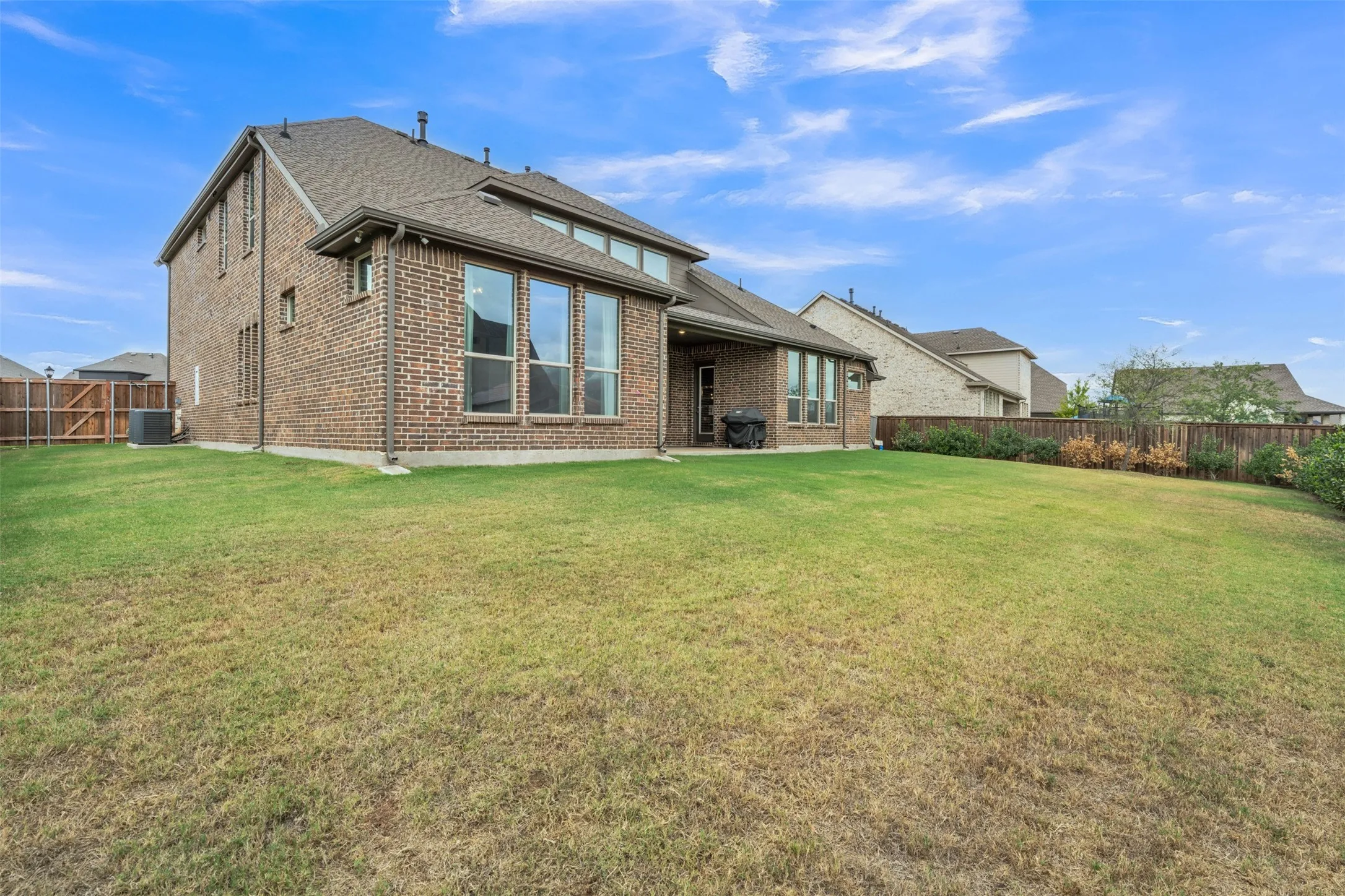 Single Family Residence For Sale in Johnson County , 1802 Southpointe Xing, Mansfield, Texas 76063, 5 Bedroom, 5 Bathroom, 3 Garage spaces, 3,746 Sqft, built in 2022, mls#21402815, Real Estate Agent in Mansfield, Homes For Sale in Johnson county, Homes For Sale in Mansfield, Realtor in Mansfield Texas, Real Estate Brokerage Independent Realty Texas, Luminita Cordes Realtor