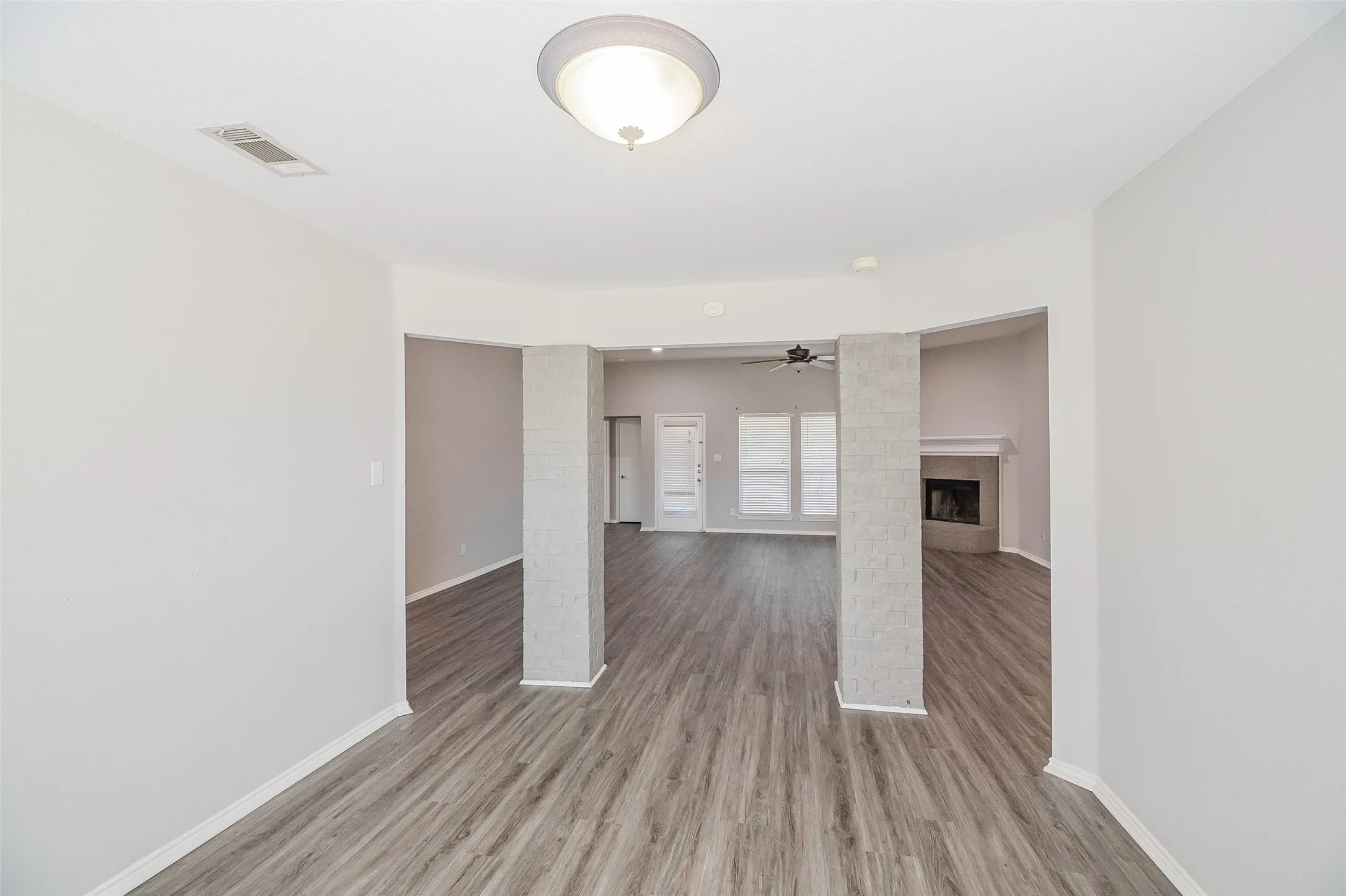 Single Family Residence For Rent in Tarrant County , 633 Dover Heights Trail, Mansfield, Texas 76063, 3 Bedroom, 2 Bathroom, 2 Garage spaces, 1,854 Sqft, built in 2002, mls#21404243, Real Estate Agent in Mansfield, Homes For Rent in Tarrant county, Homes For Rent in Mansfield, Realtor in Mansfield Texas, Real Estate Brokerage Independent Realty Texas, Luminita Cordes Realtor