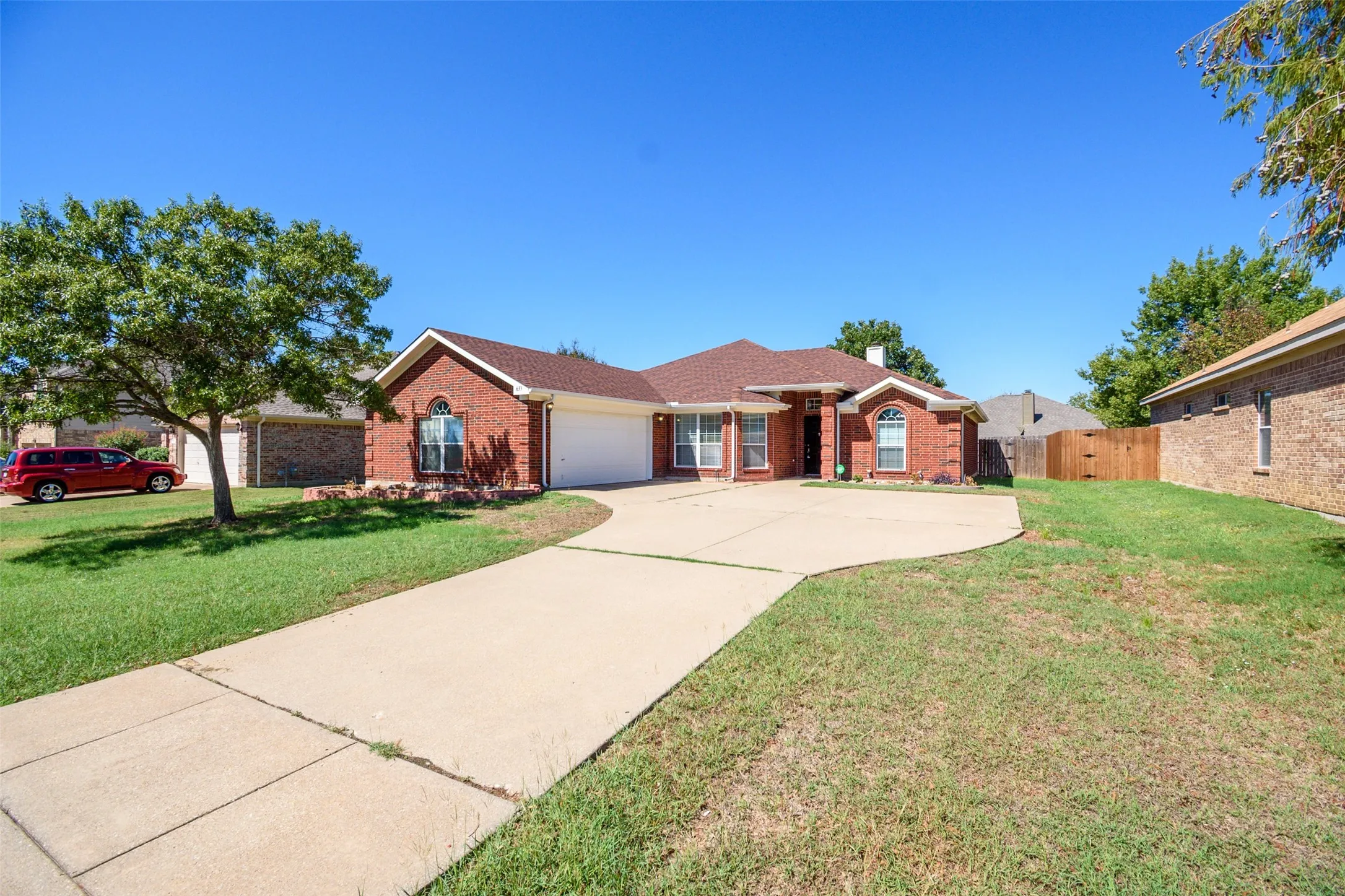 Single Family Residence For Rent in Tarrant County , 633 Dover Heights Trail, Mansfield, Texas 76063, 3 Bedroom, 2 Bathroom, 2 Garage spaces, 1,854 Sqft, built in 2002, mls#21404243, Real Estate Agent in Mansfield, Homes For Rent in Tarrant county, Homes For Rent in Mansfield, Realtor in Mansfield Texas, Real Estate Brokerage Independent Realty Texas, Luminita Cordes Realtor