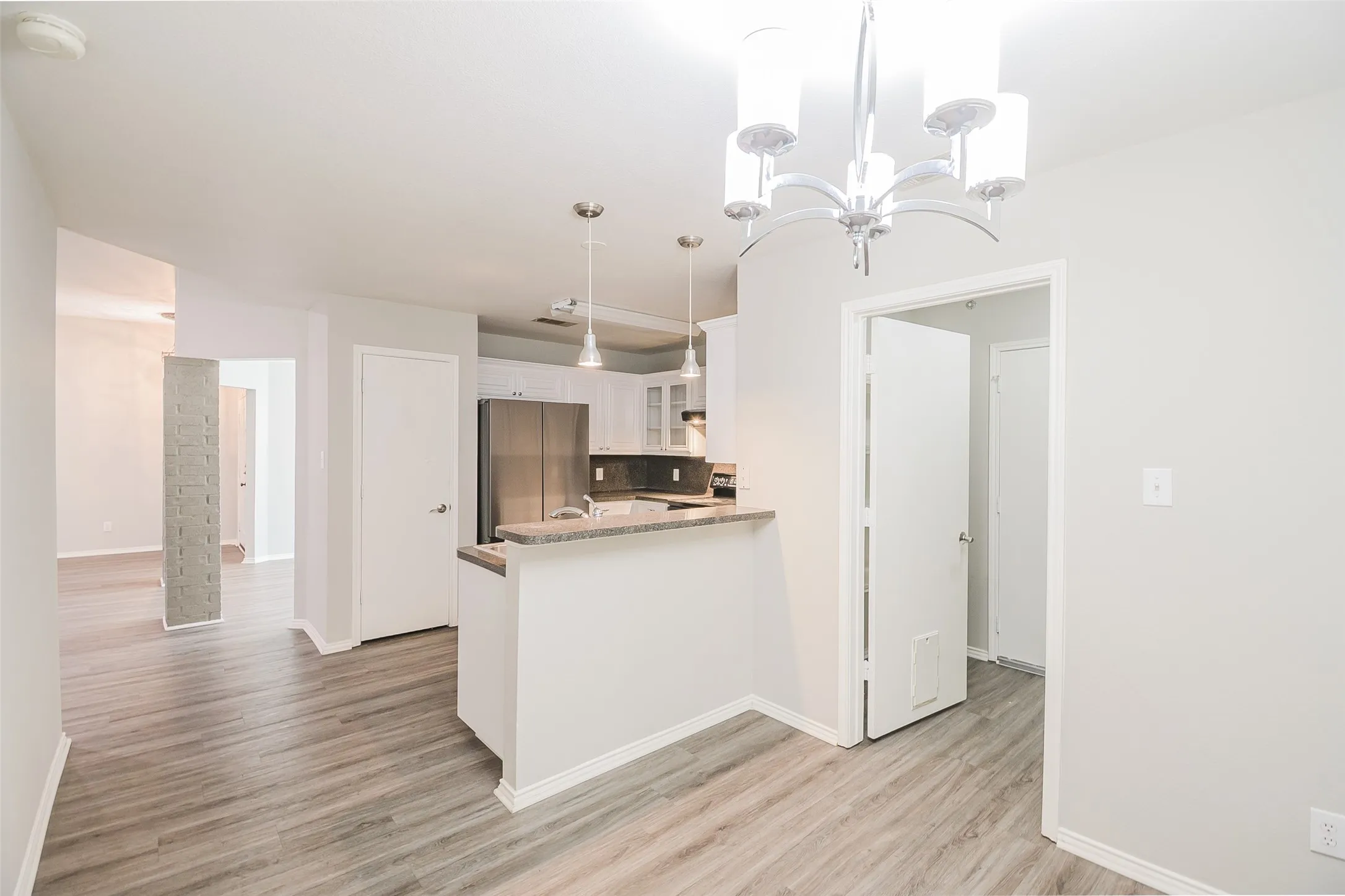 Single Family Residence For Rent in Tarrant County , 633 Dover Heights Trail, Mansfield, Texas 76063, 3 Bedroom, 2 Bathroom, 2 Garage spaces, 1,854 Sqft, built in 2002, mls#21404243, Real Estate Agent in Mansfield, Homes For Rent in Tarrant county, Homes For Rent in Mansfield, Realtor in Mansfield Texas, Real Estate Brokerage Independent Realty Texas, Luminita Cordes Realtor