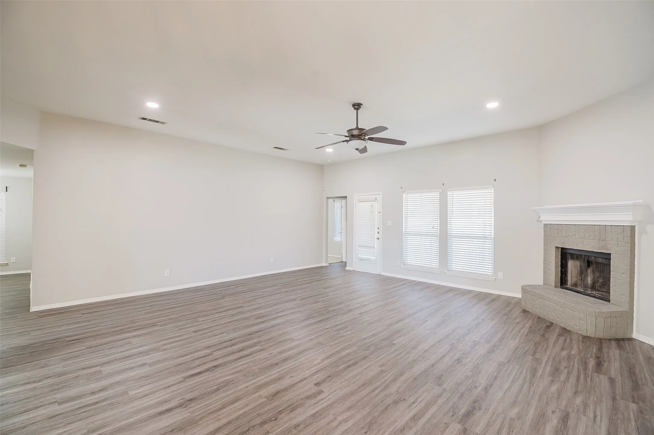 Single Family Residence For Rent in Tarrant County , 633 Dover Heights Trail, Mansfield, Texas 76063, 3 Bedroom, 2 Bathroom, 2 Garage spaces, 1,854 Sqft, built in 2002, mls#21404243, Real Estate Agent in Mansfield, Homes For Rent in Tarrant county, Homes For Rent in Mansfield, Realtor in Mansfield Texas, Real Estate Brokerage Independent Realty Texas, Luminita Cordes Realtor