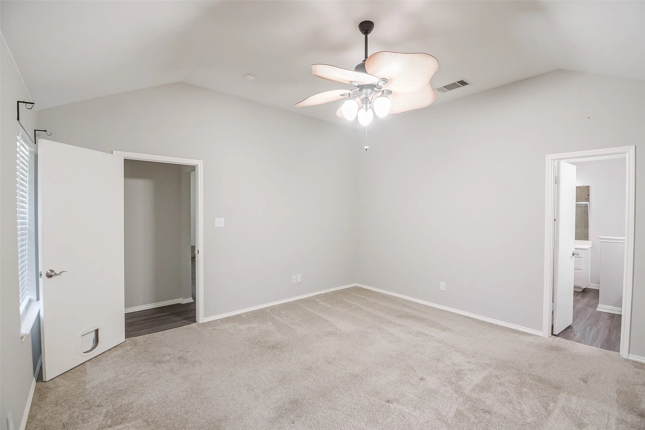 Single Family Residence For Rent in Tarrant County , 633 Dover Heights Trail, Mansfield, Texas 76063, 3 Bedroom, 2 Bathroom, 2 Garage spaces, 1,854 Sqft, built in 2002, mls#21404243, Real Estate Agent in Mansfield, Homes For Rent in Tarrant county, Homes For Rent in Mansfield, Realtor in Mansfield Texas, Real Estate Brokerage Independent Realty Texas, Luminita Cordes Realtor