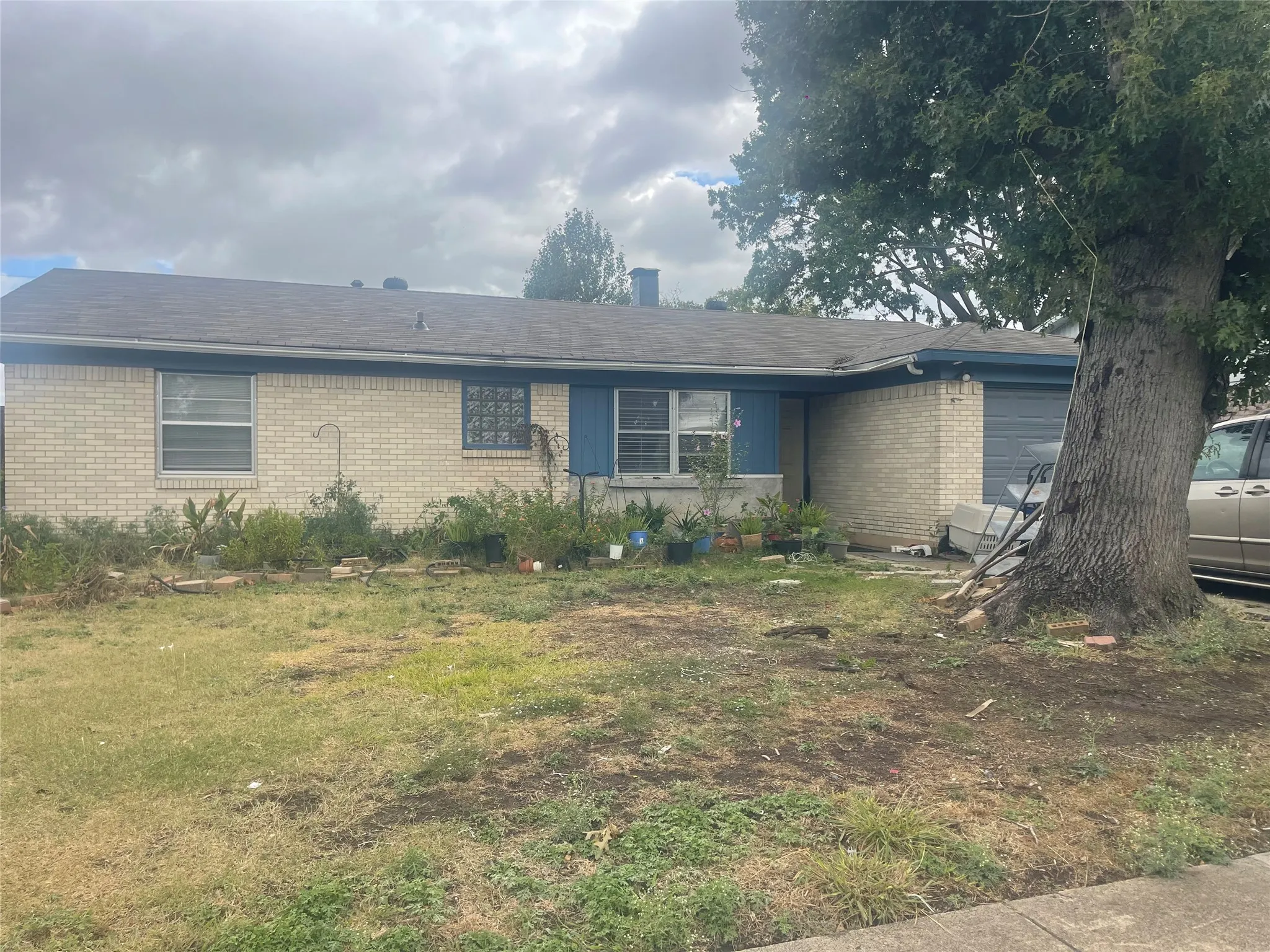 Single Family Residence For Sale in Dallas County , 4706 Bucknell Drive, Garland, Texas 75042, 4 Bedroom, 2 Bathroom, 1 Garage spaces, 1,350 Sqft, built in 1963, mls#21398856, Real Estate Agent in Garland, Homes For Sale in Dallas county, Homes For Sale in Garland, Realtor in Garland Texas, Real Estate Brokerage Independent Realty Texas, Luminita Cordes Realtor