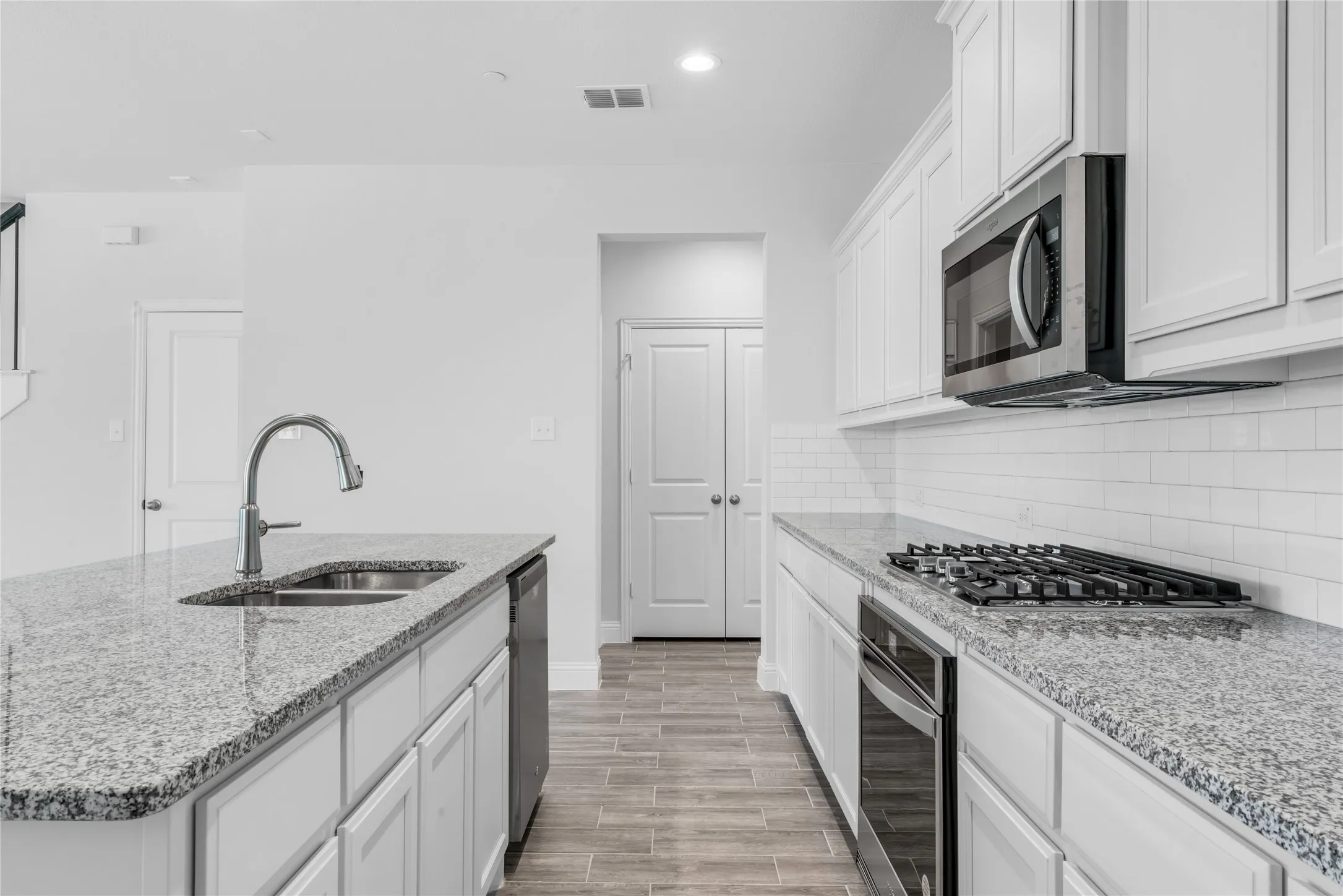 Single Family Residence For Rent in Tarrant County , 6813 Andrew Drive, North Richland Hills, Texas 76180, 3 Bedroom, 3 Bathroom, 2 Garage spaces, 2,100 Sqft, built in 2022, mls#21404241, Real Estate Agent in North Richland Hills, Homes For Rent in Tarrant county, Homes For Rent in North Richland Hills, Realtor in North Richland Hills Texas, Real Estate Brokerage Independent Realty Texas, Luminita Cordes Realtor