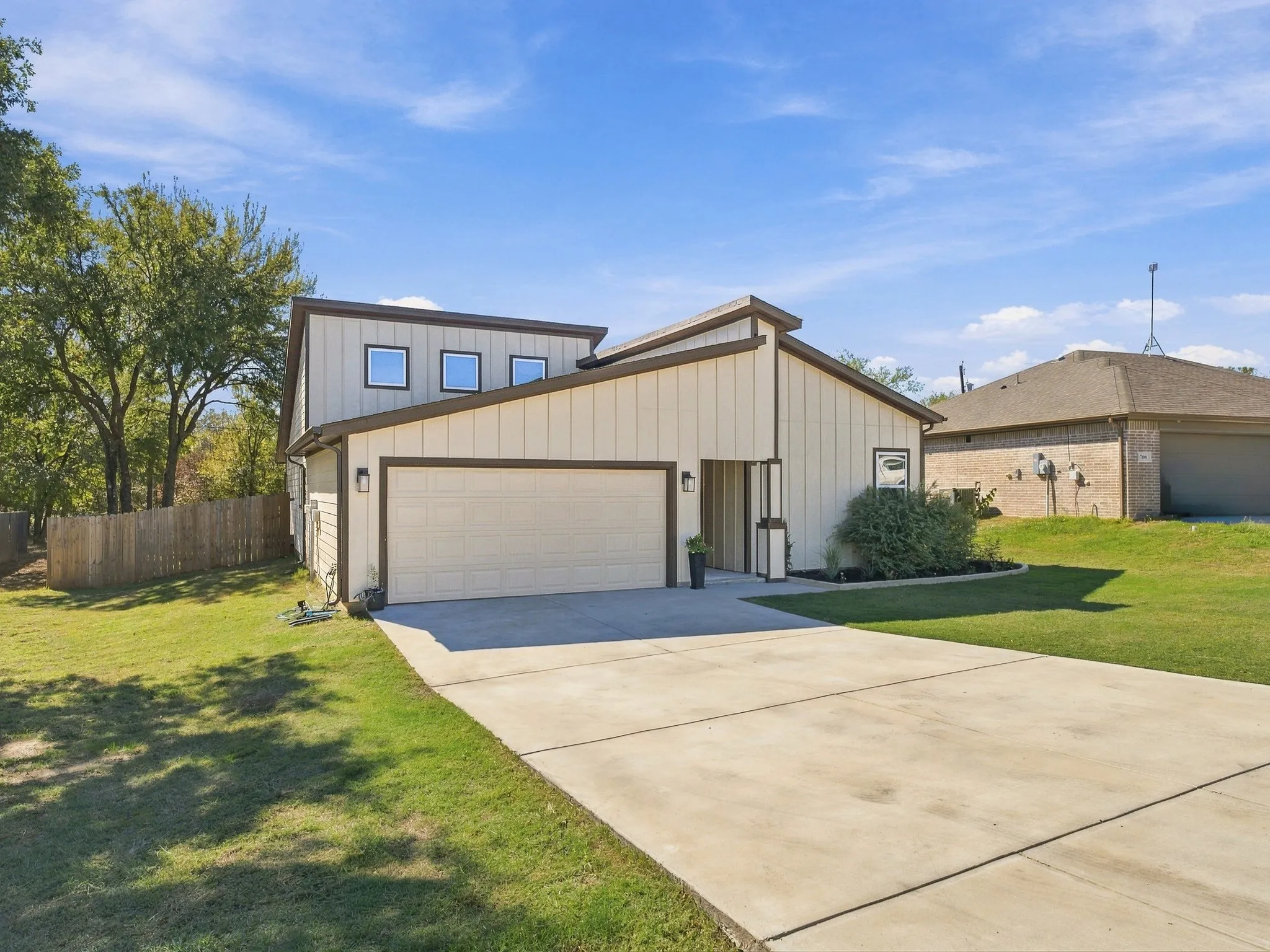 Single Family Residence For Sale in Wise County , 706 Port O Call Drive, Runaway Bay, Texas 76426, 3 Bedroom, 2 Bathroom, 2 Garage spaces, 1,596 Sqft, built in 2020, mls#21404187, Real Estate Agent in Runaway Bay, Homes For Sale in Wise county, Homes For Sale in Runaway Bay, Realtor in Runaway Bay Texas, Real Estate Brokerage Independent Realty Texas, Luminita Cordes Realtor
