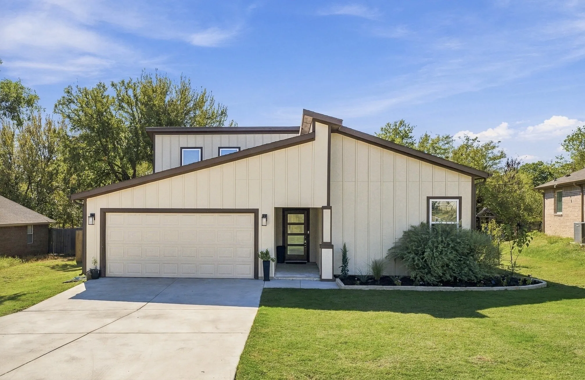 Single Family Residence For Sale in Wise County , 706 Port O Call Drive, Runaway Bay, Texas 76426, 3 Bedroom, 2 Bathroom, 2 Garage spaces, 1,596 Sqft, built in 2020, mls#21404187, Real Estate Agent in Runaway Bay, Homes For Sale in Wise county, Homes For Sale in Runaway Bay, Realtor in Runaway Bay Texas, Real Estate Brokerage Independent Realty Texas, Luminita Cordes Realtor